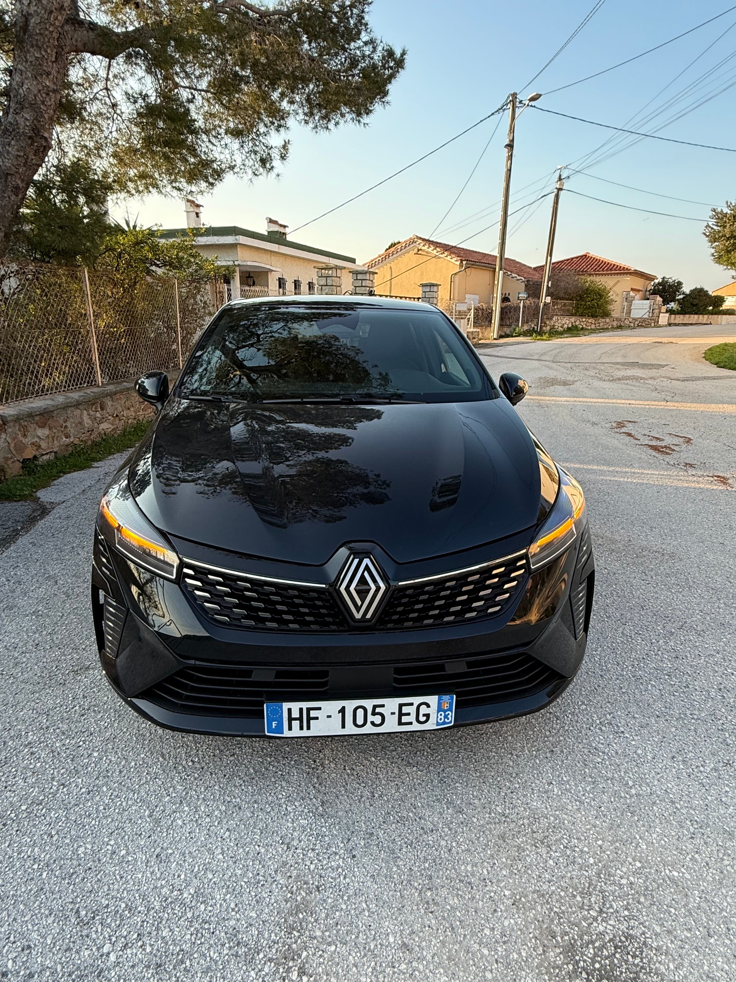 Renault Clio E-tech, 2025, Essence 98 / Électrique (hybride), automatique