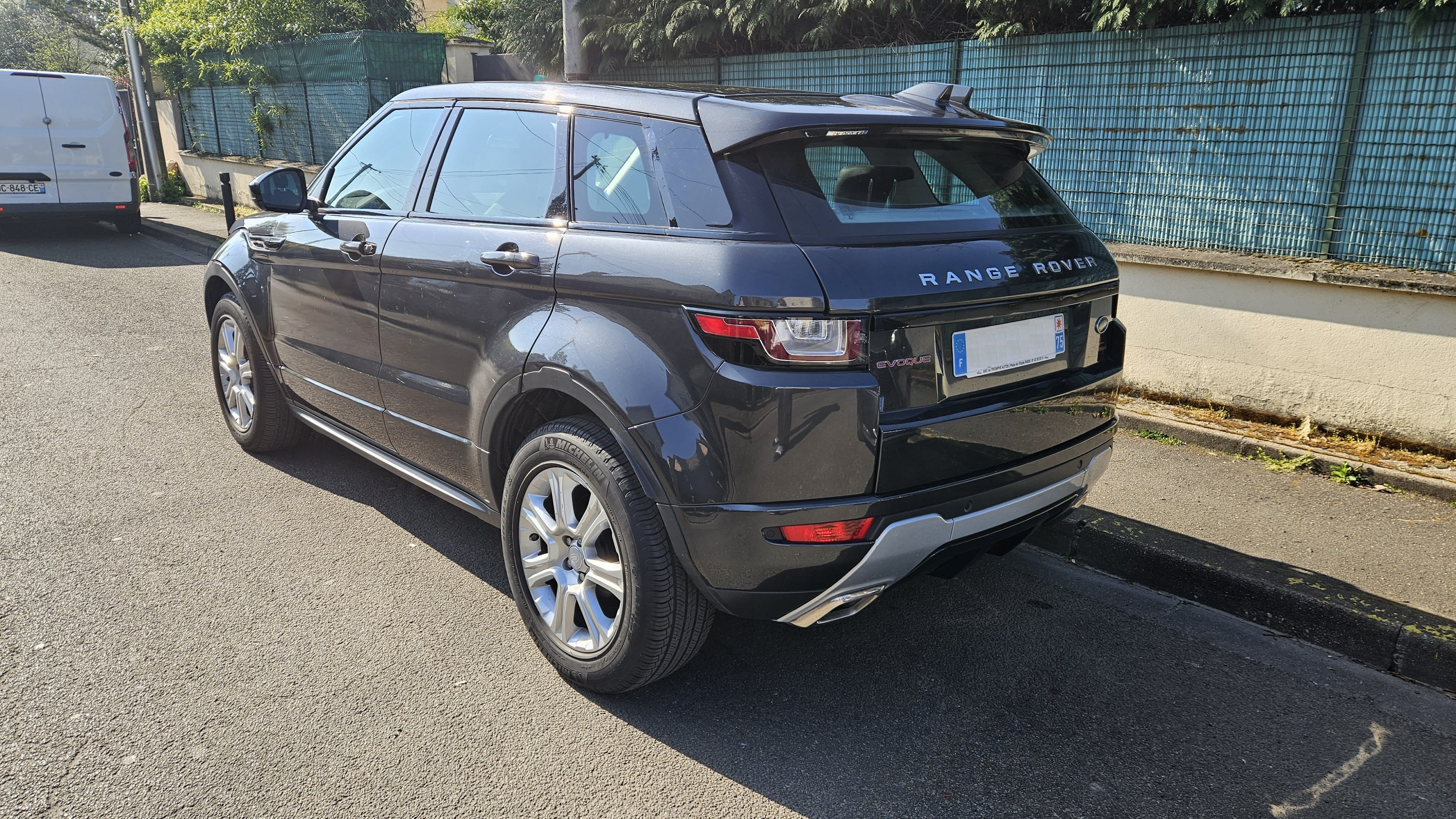 Land-Rover Range Rover Evoque R-Dynamic SE avec GPS