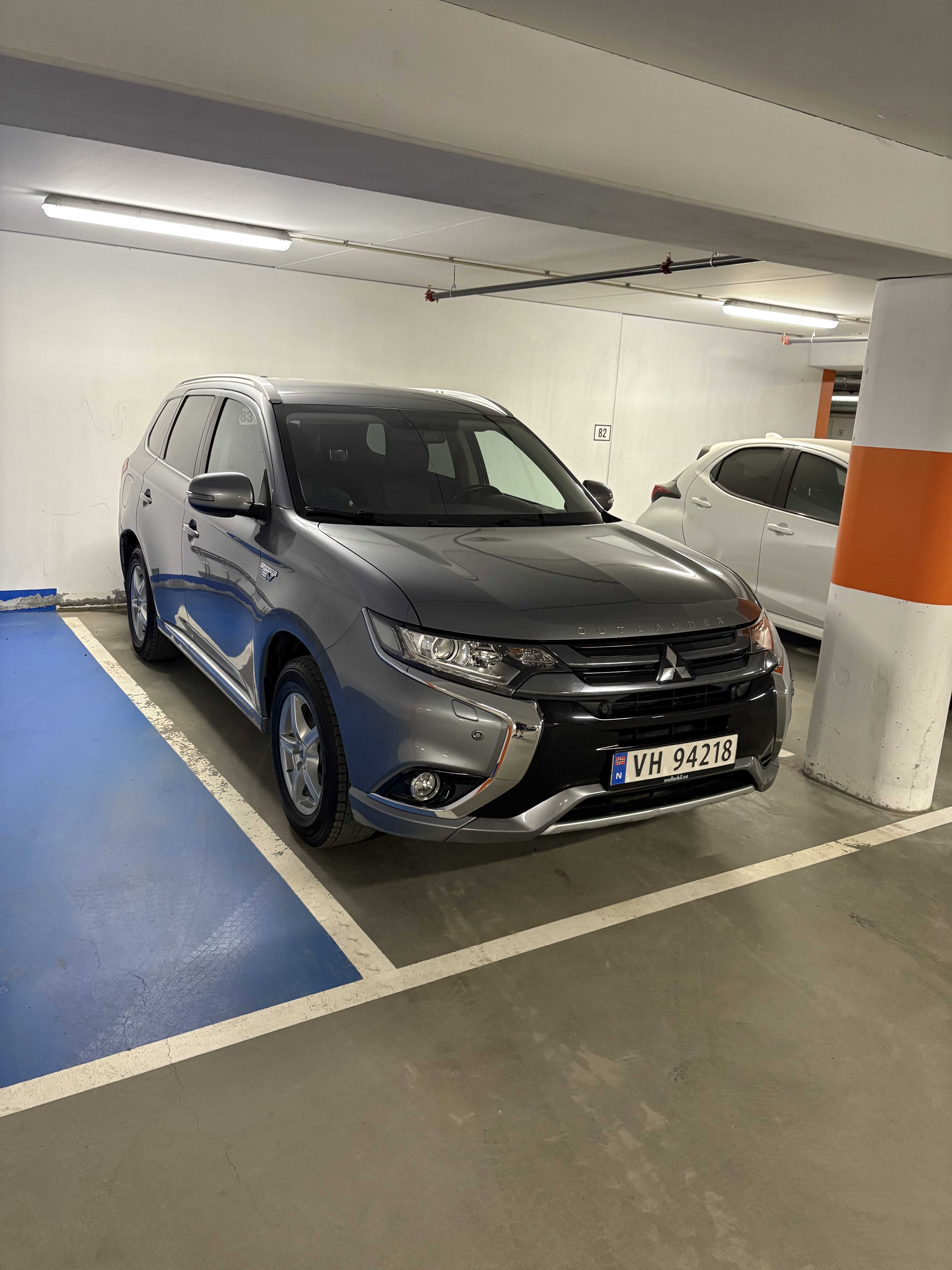 Mitsubishi Outlander 2,0 PLUG IN HYBRID EV with Air conditioning