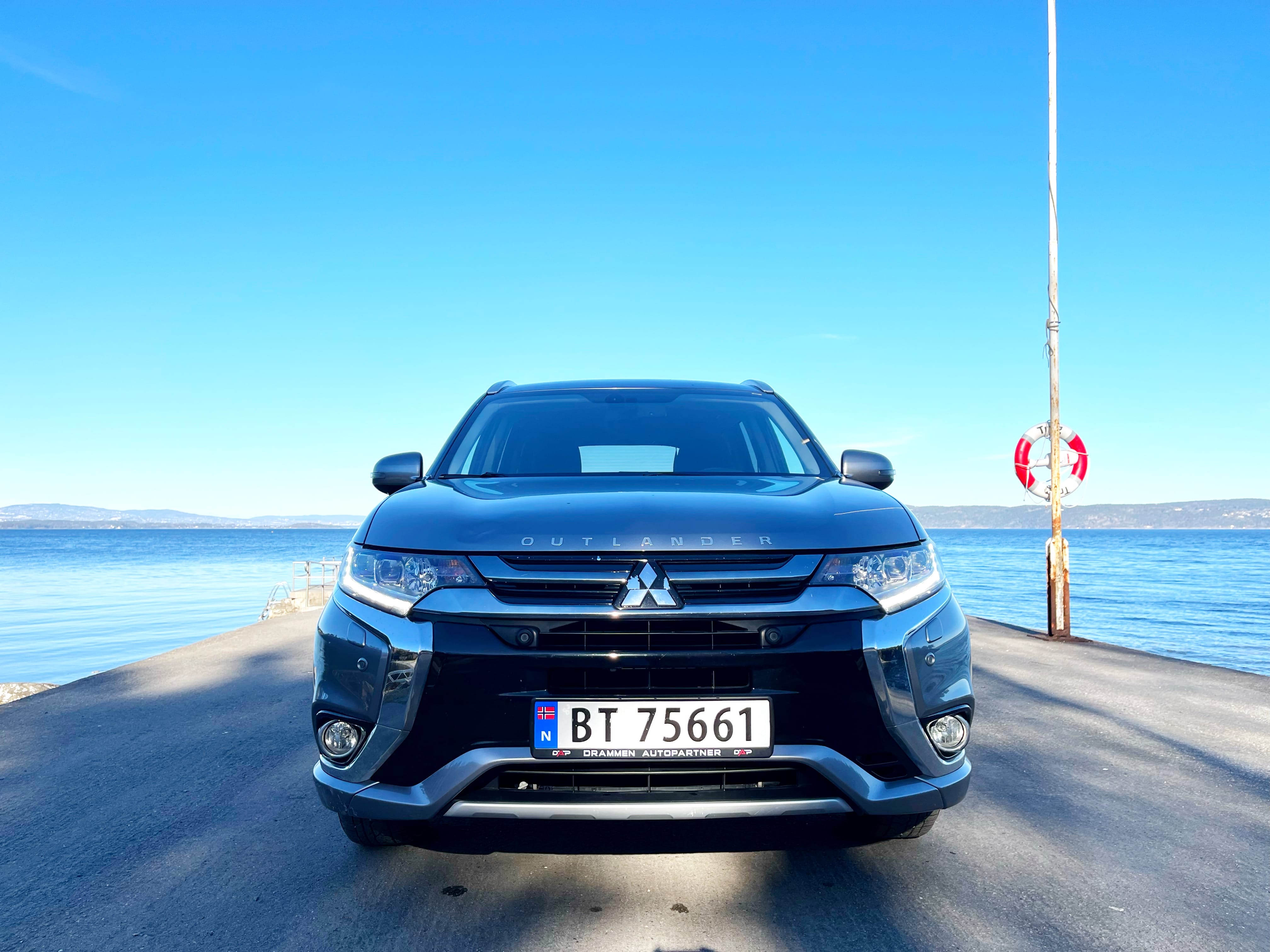 Mitsubishi Outlander Hybrid med Bluetooth audio