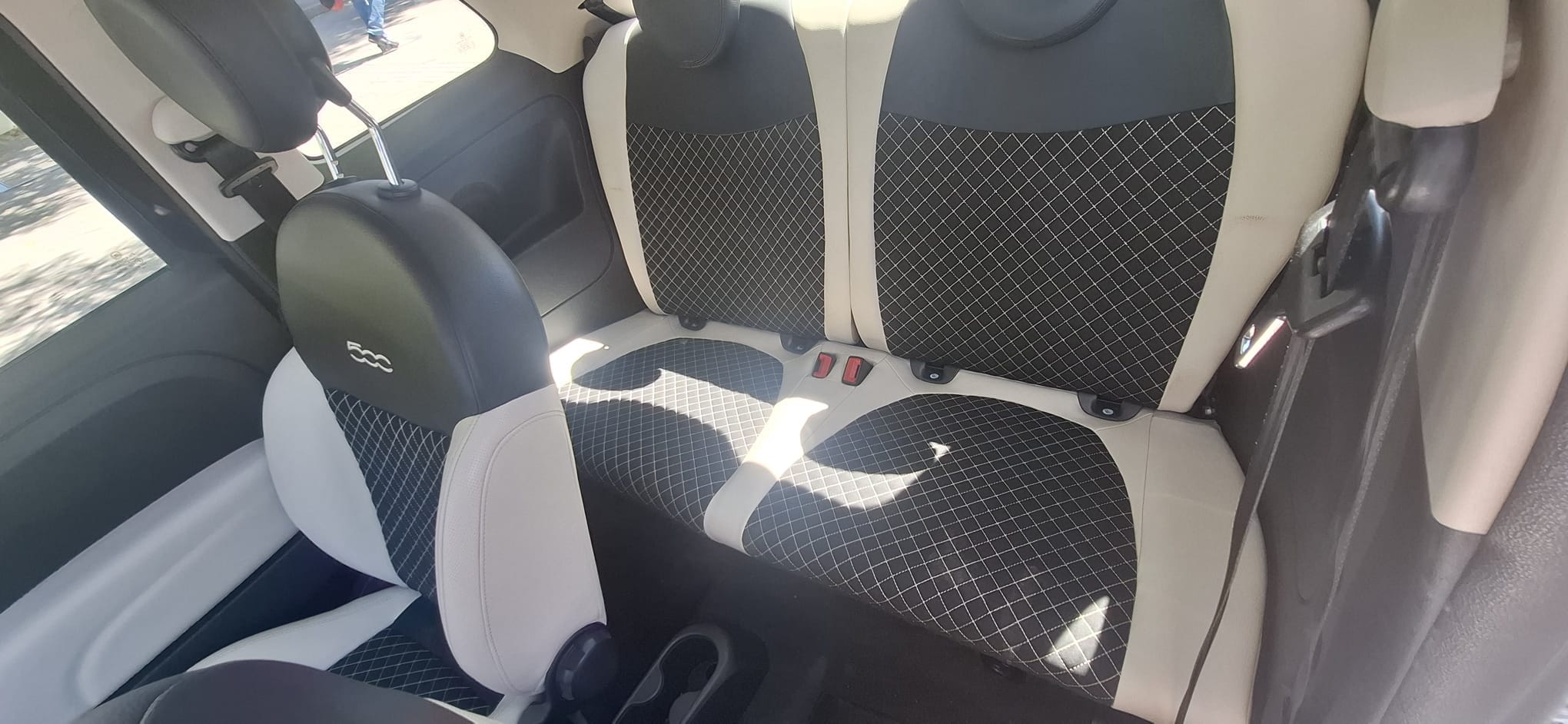 Fiat 500 Híbrido con Entrada de Audio/iPod