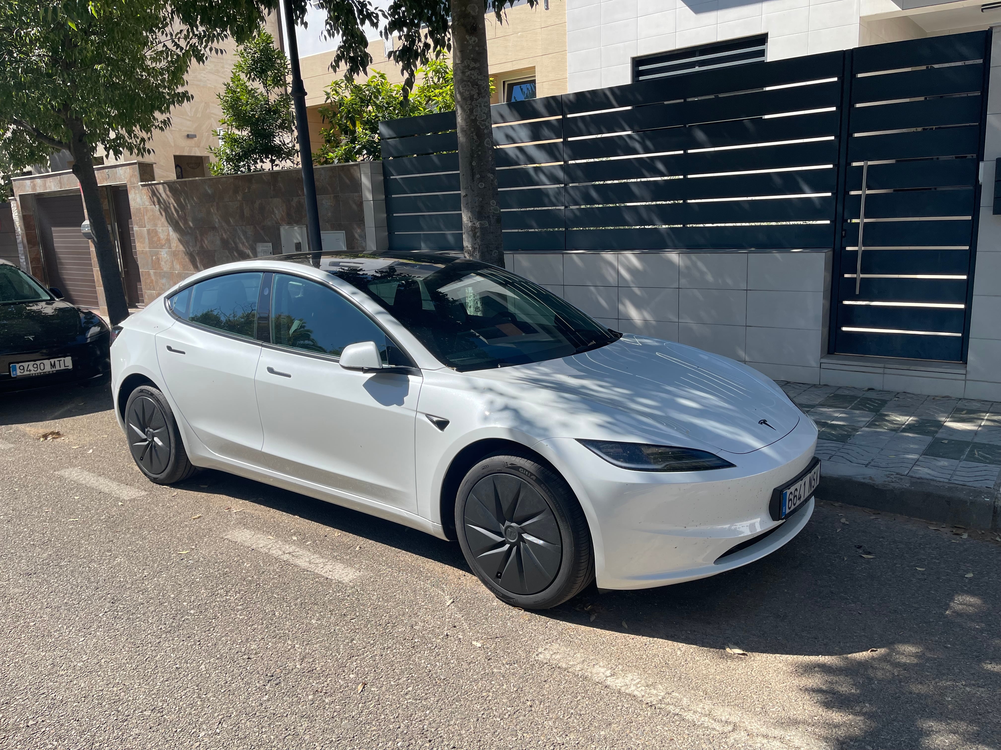 Tesla Model 3 con Cámara de marcha atrás