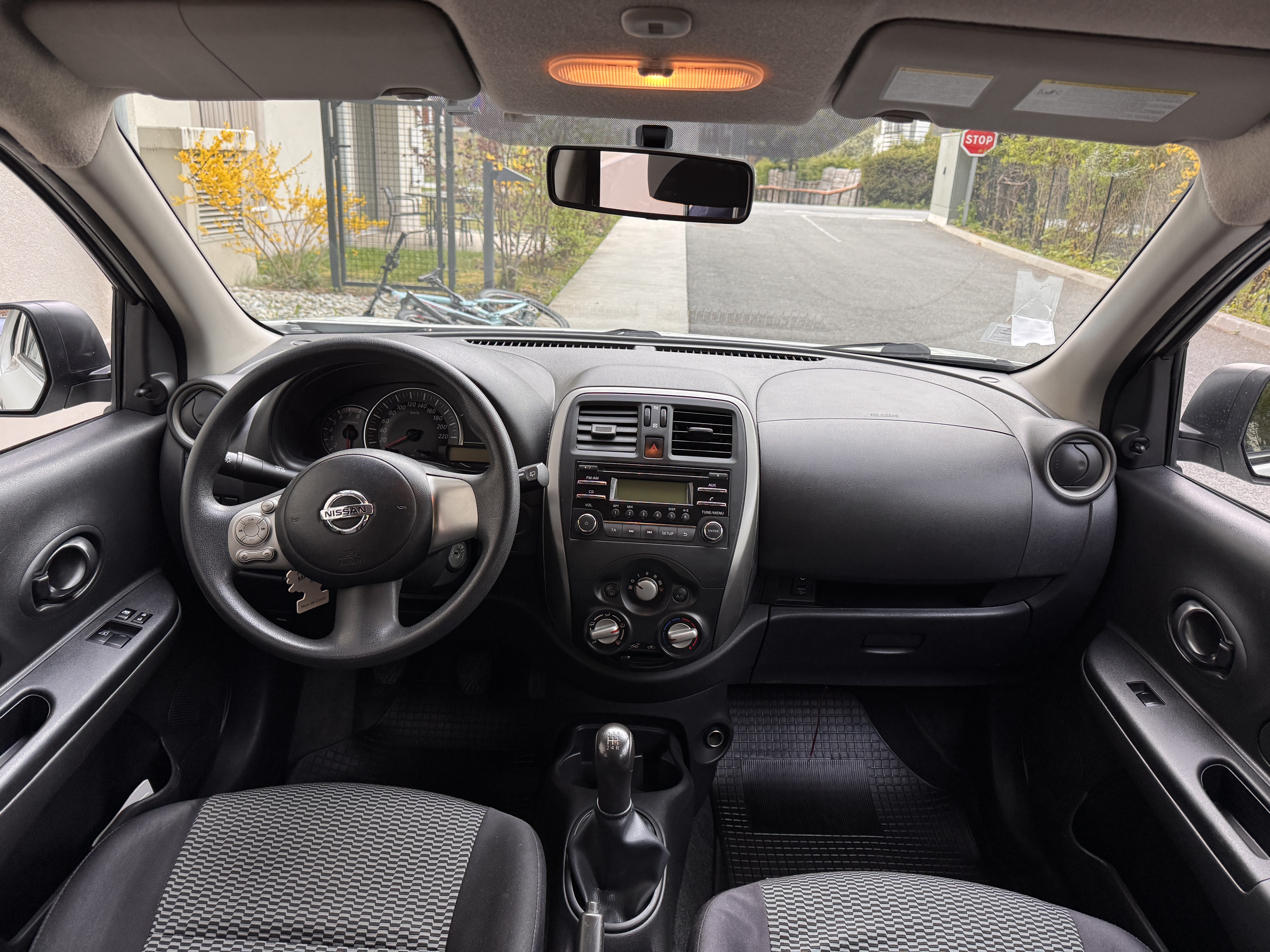 Nissan Micra avec Autoradio