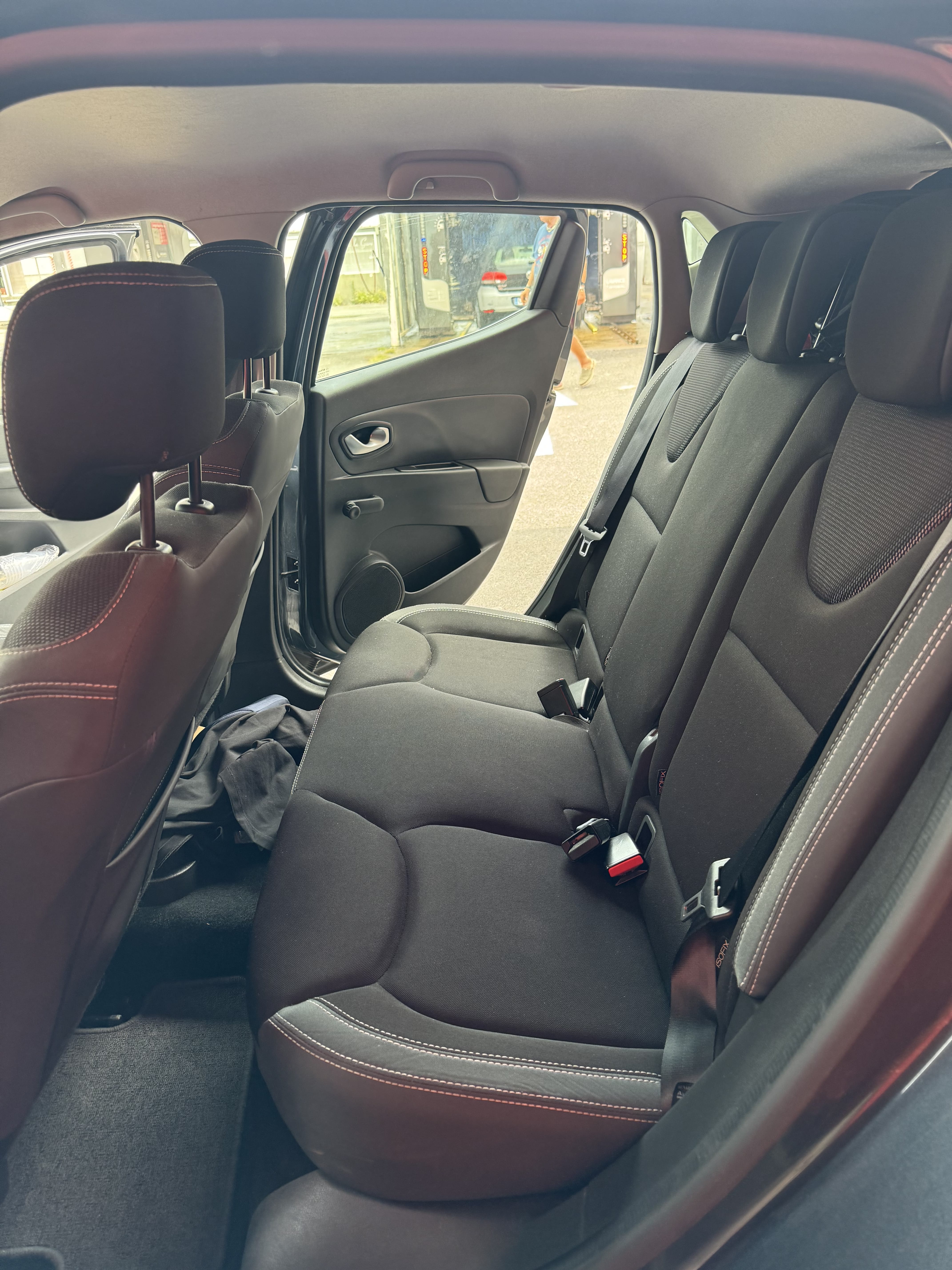 Renault Clio avec Siège bébé