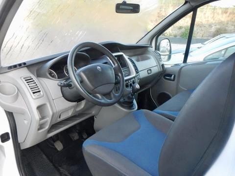 Renault Trafic Passenger  Louez le Renault Trafic 9 places – Confort, Espace et Économie pour Vos Déplacements !