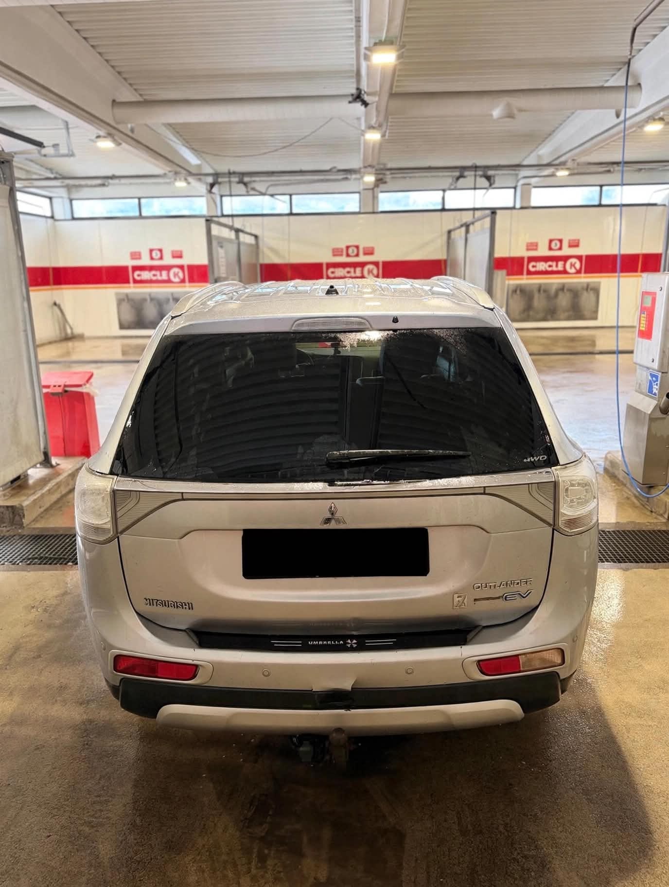 Mitsubishi Outlander Hybrid with Backup camera