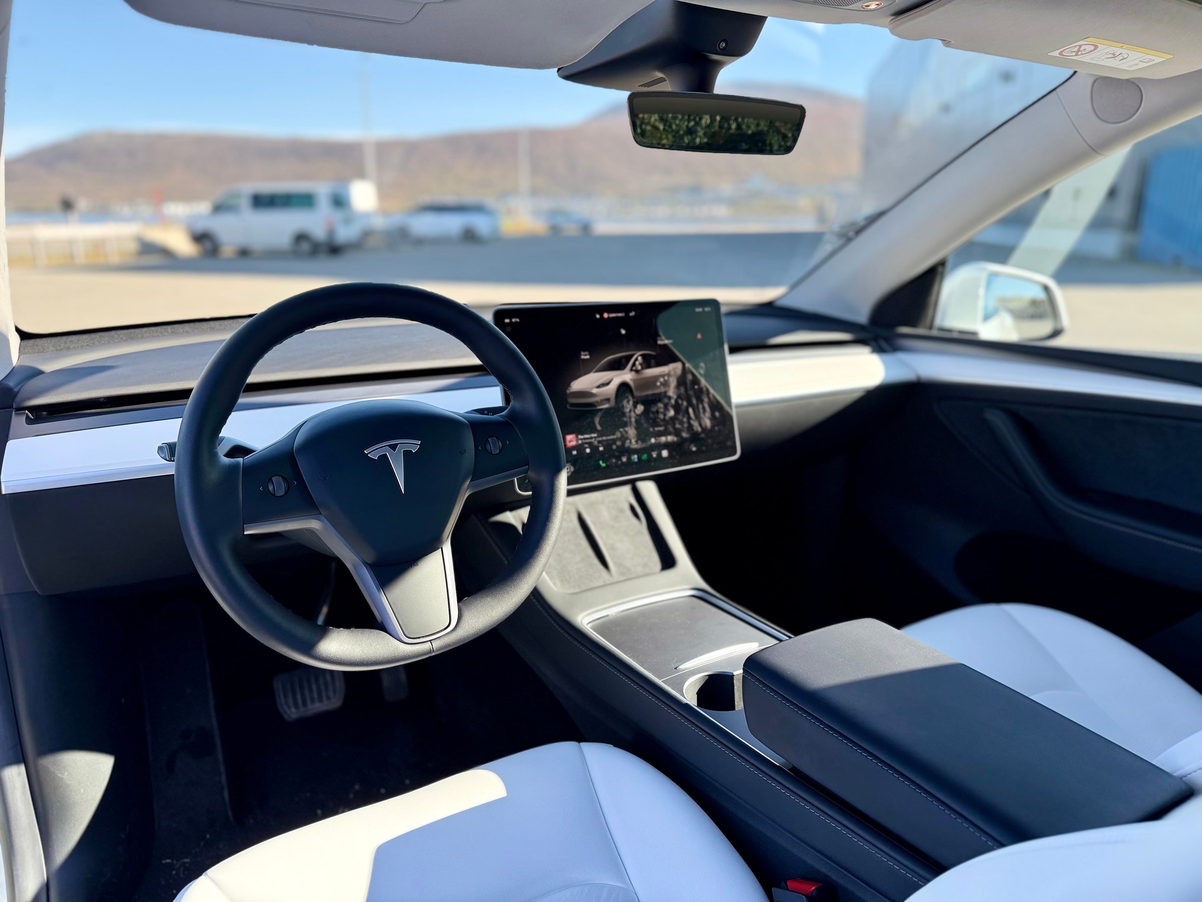 Tesla Model Y Long Range 600hp 4x4 med GPS
