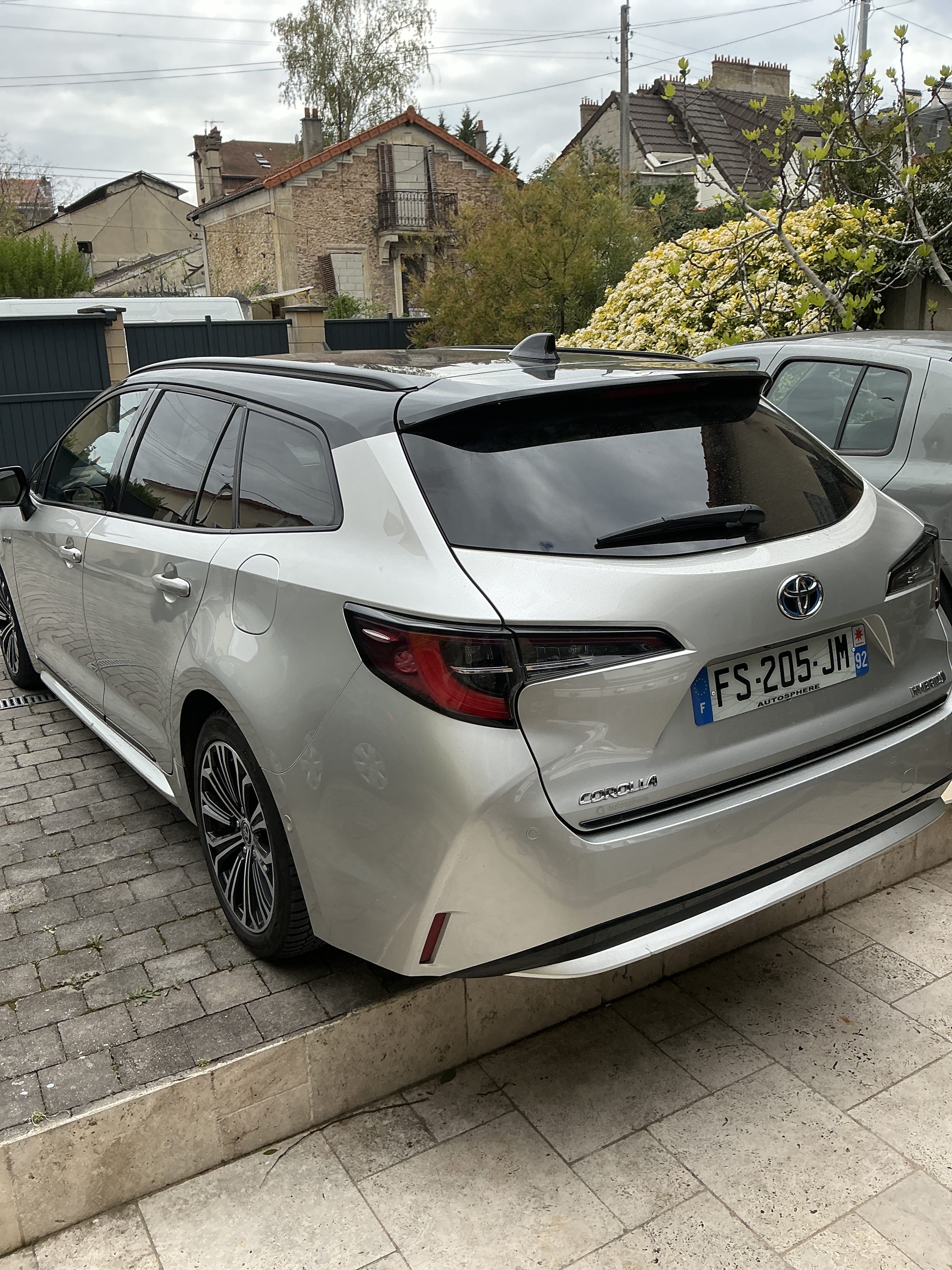 Toyota Corolla Break Hybride avec GPS
