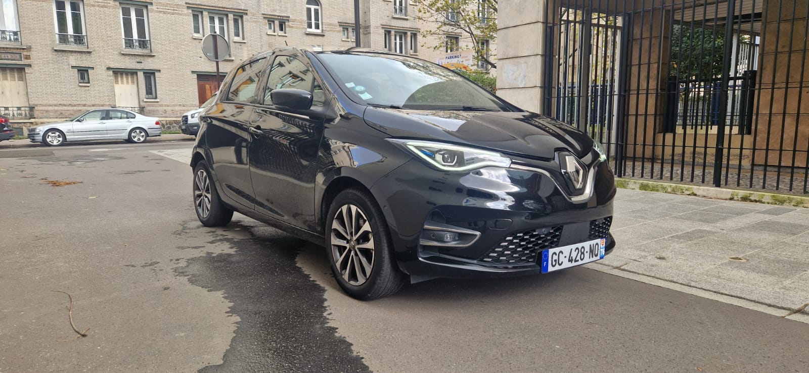 Renault ZOE TOUTE OPTION 52 kWh – 100 % électrique, stationnement gratuit avec Siège bébé