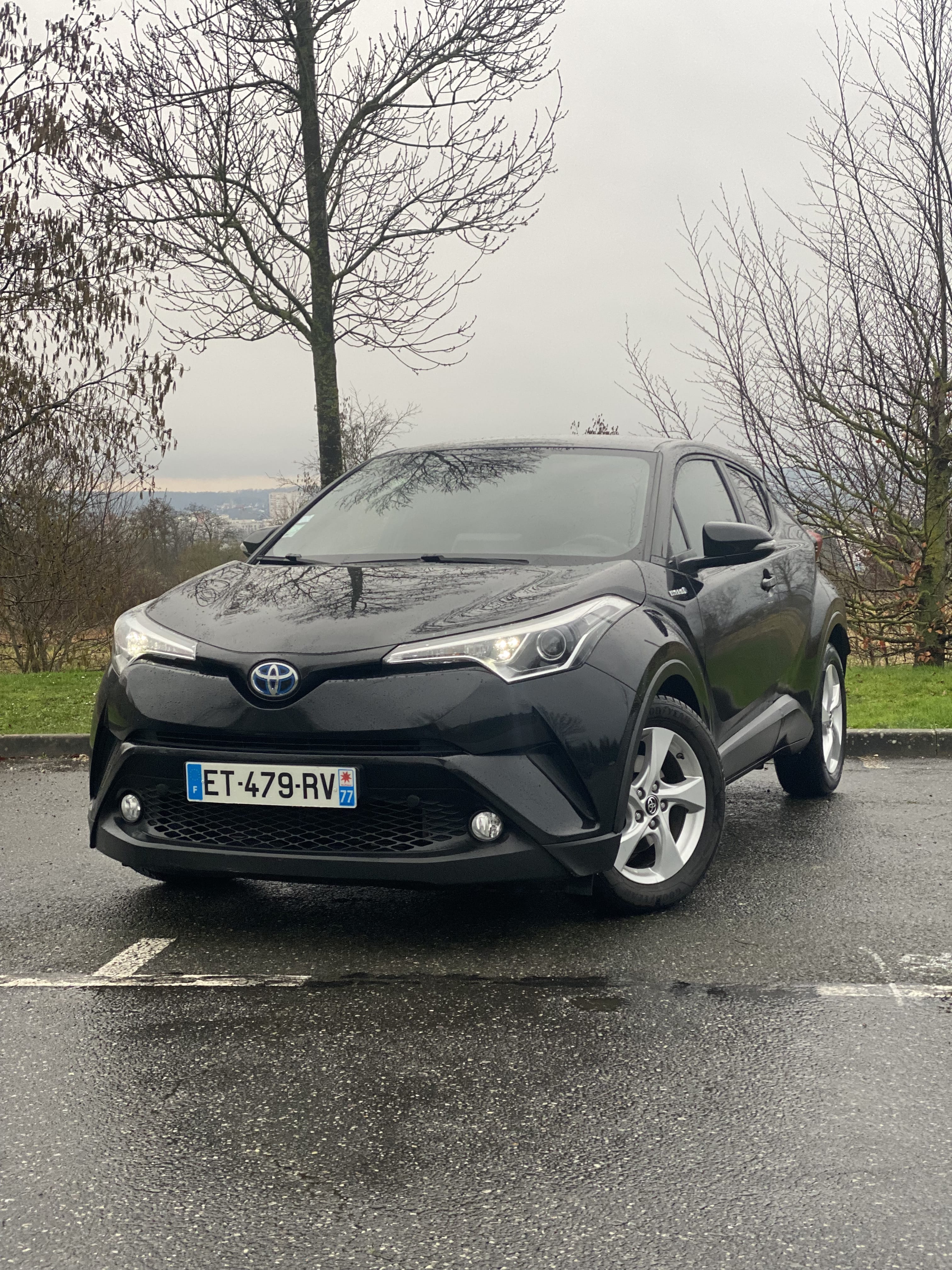Toyota C-HR Hybride, 2018, Essence 98 / Électrique (hybride), automatique