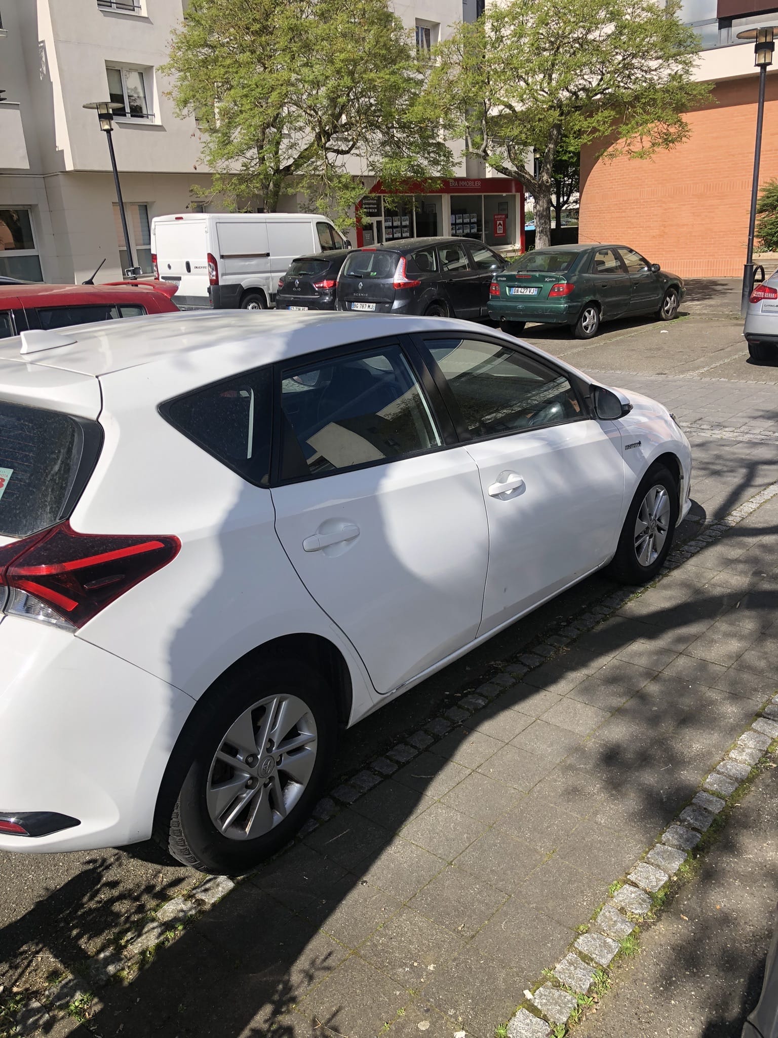 Toyota Auris, 2016, Essence 98 / Électrique (hybride), automatique