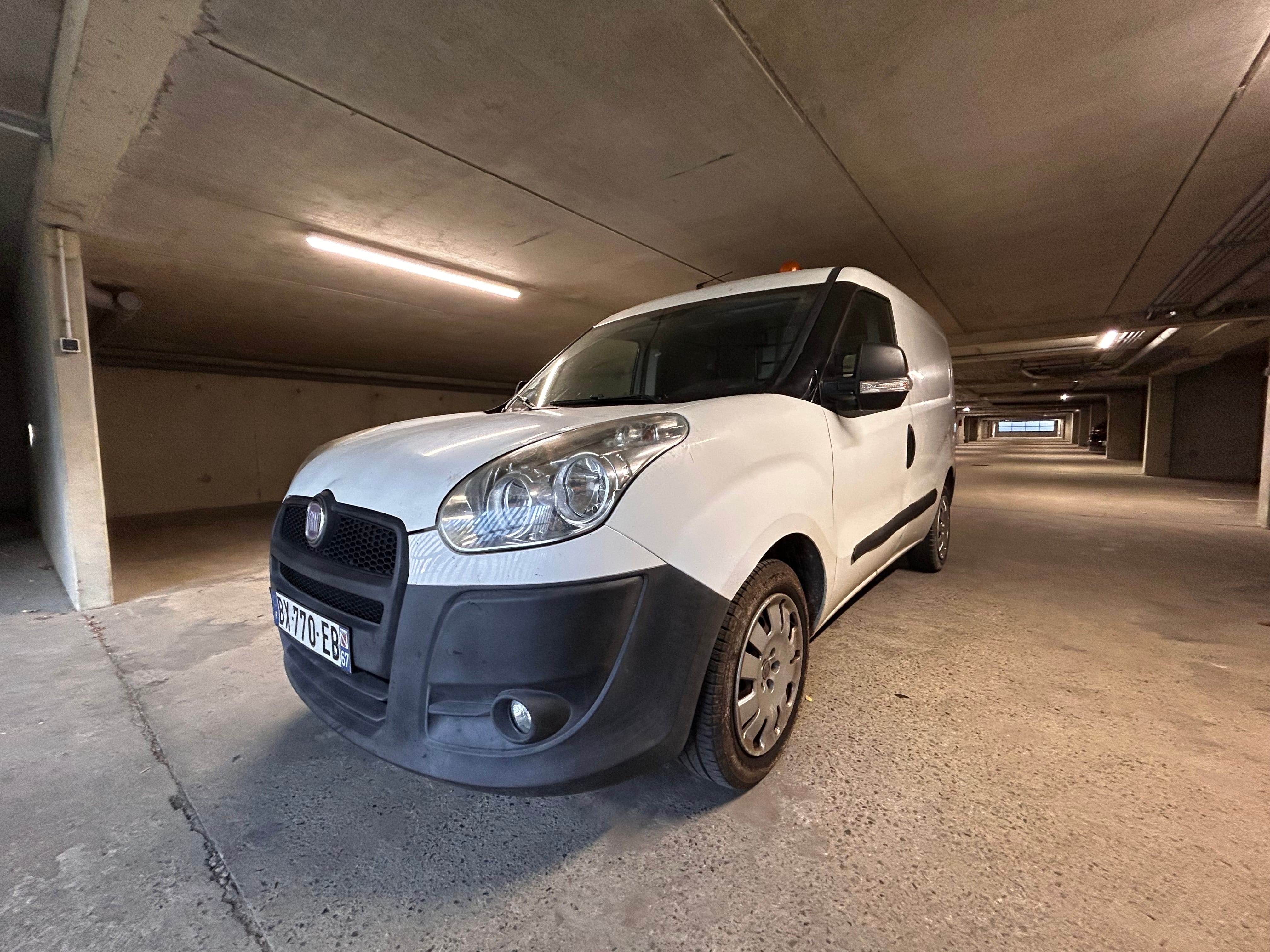 Fiat Doblo Cargo (utilitaire/mini-camper), 2011, Essence 95