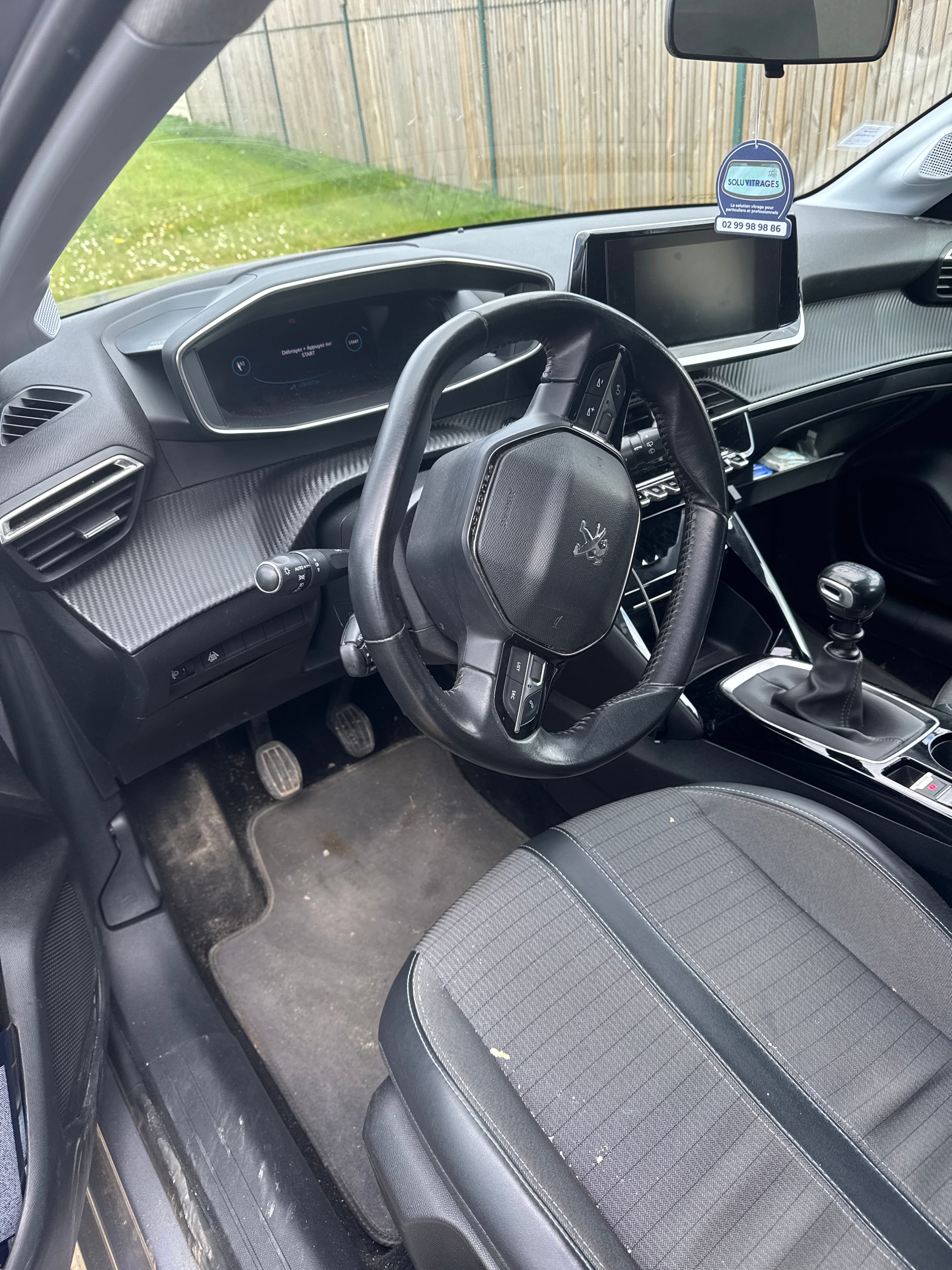 Peugeot 208 avec GPS
