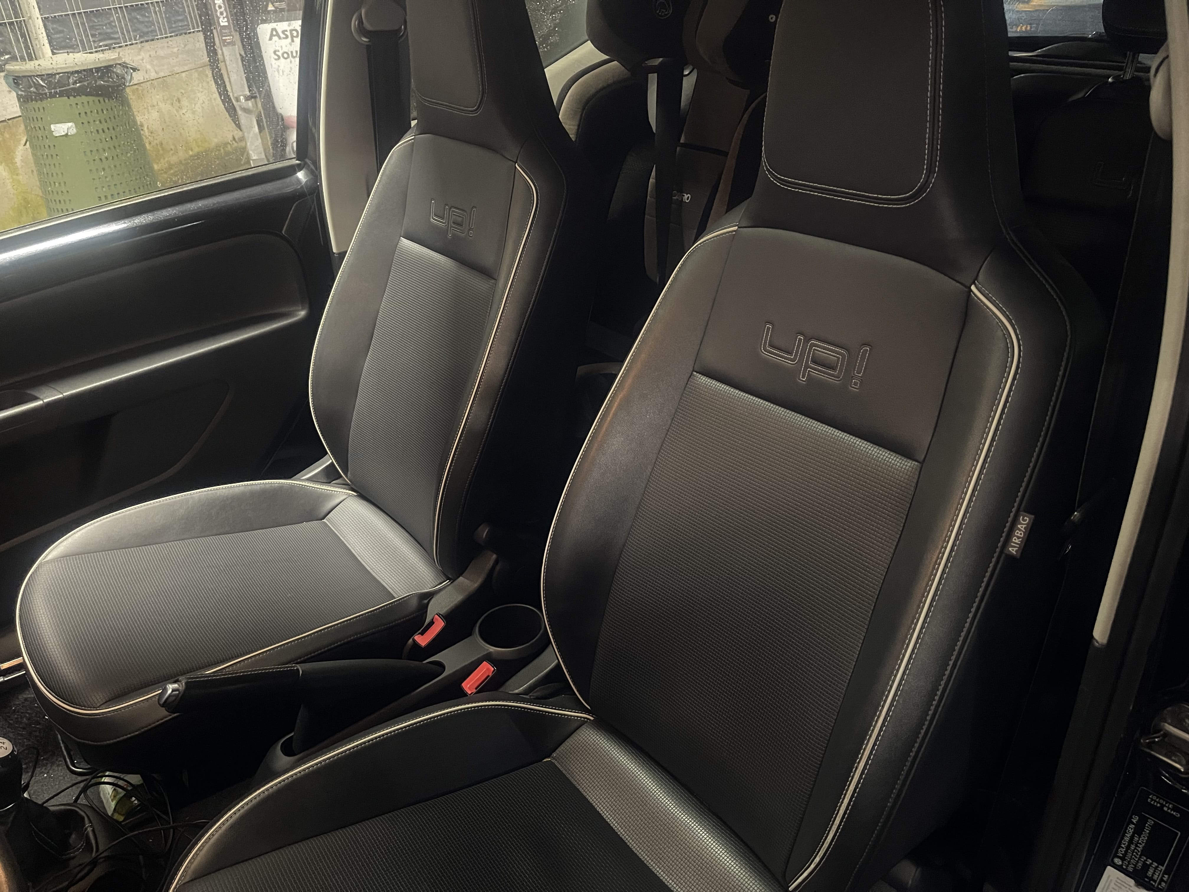 Volkswagen e-Up ! Édition black - 1.0 i 12V 75 cv avec Siège bébé