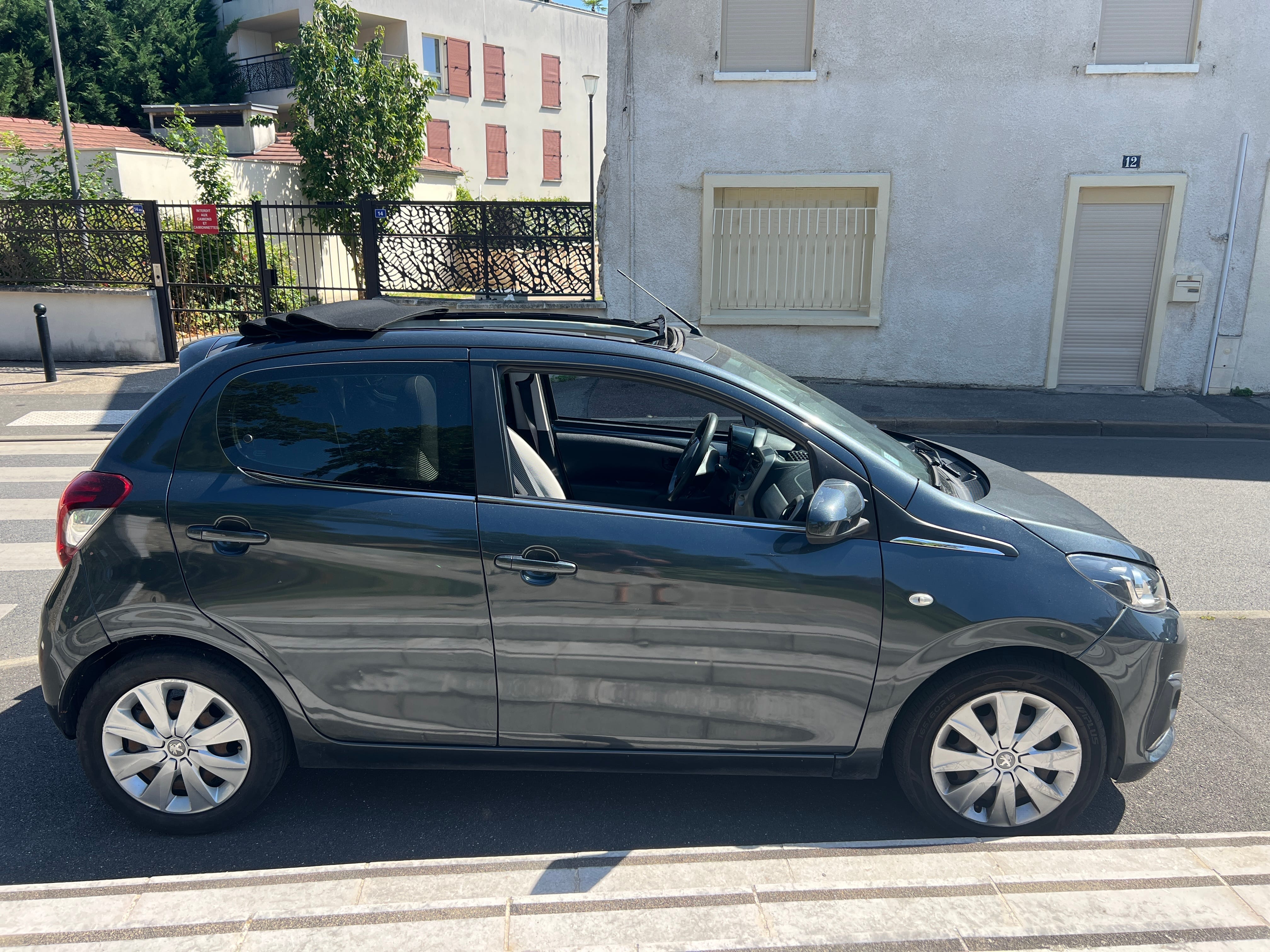 Peugeot 108 Cabriolet avec Autoradio