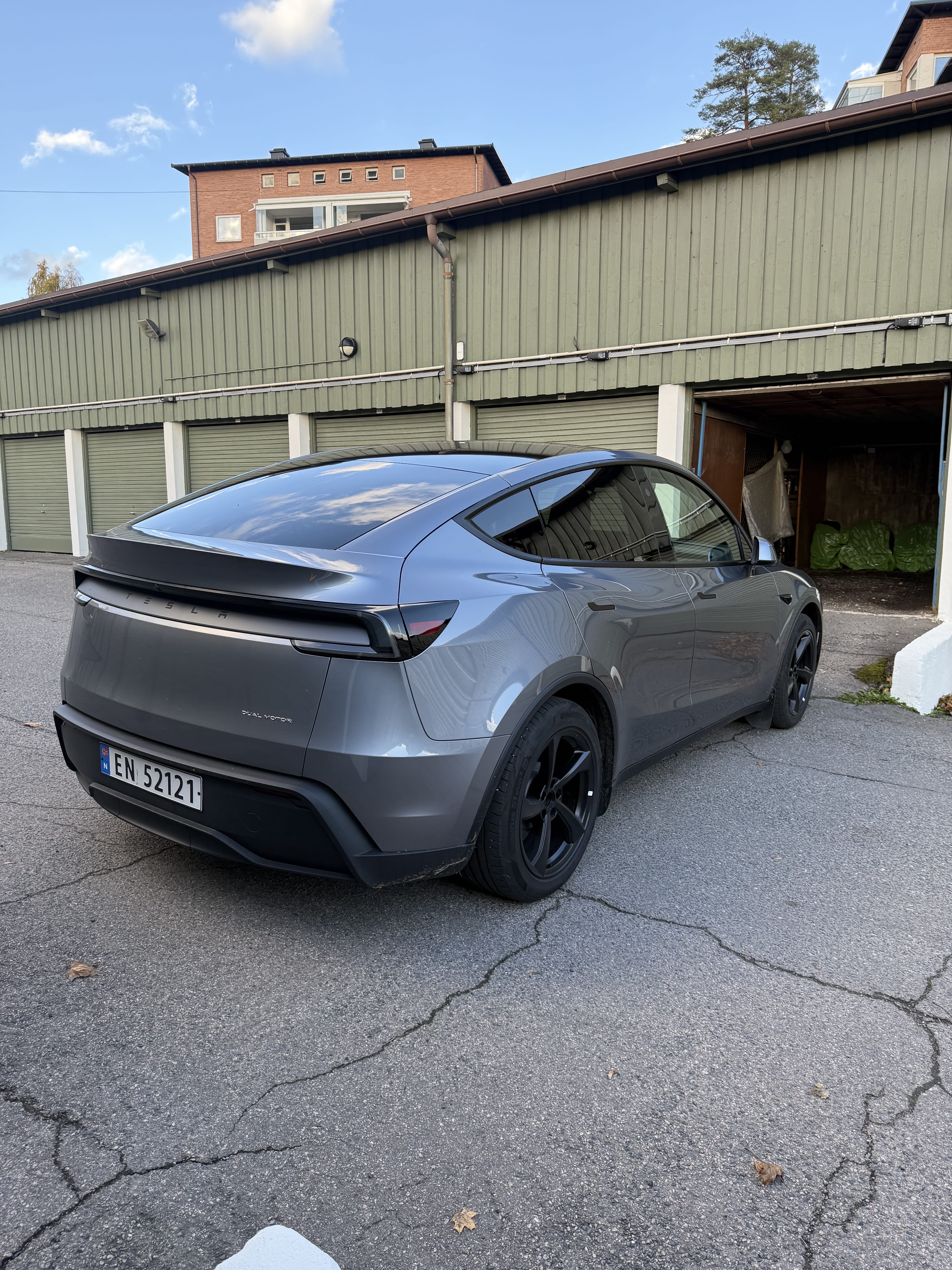 Tesla Model Y Long Range with GPS