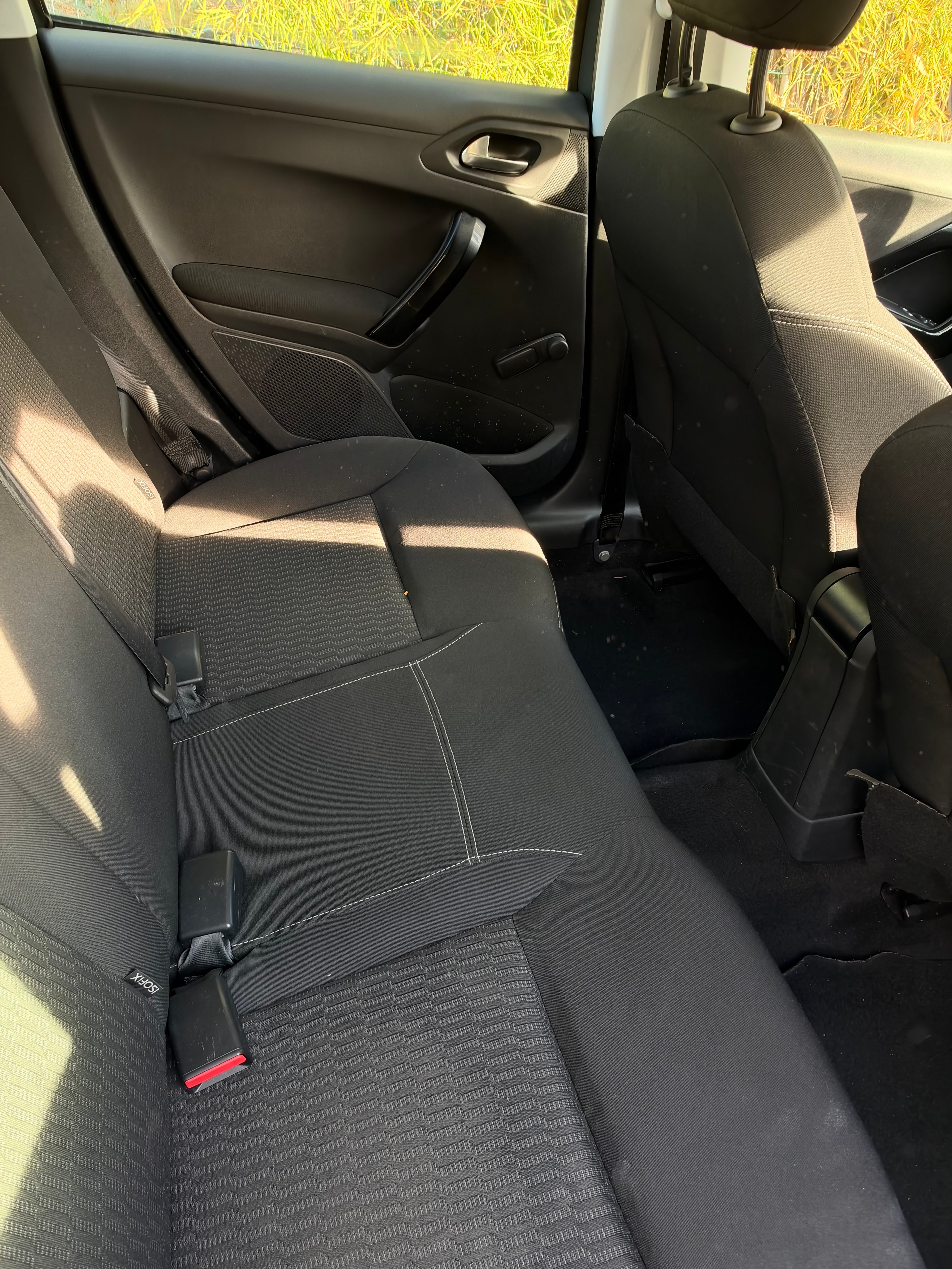Peugeot 208 avec Autoradio