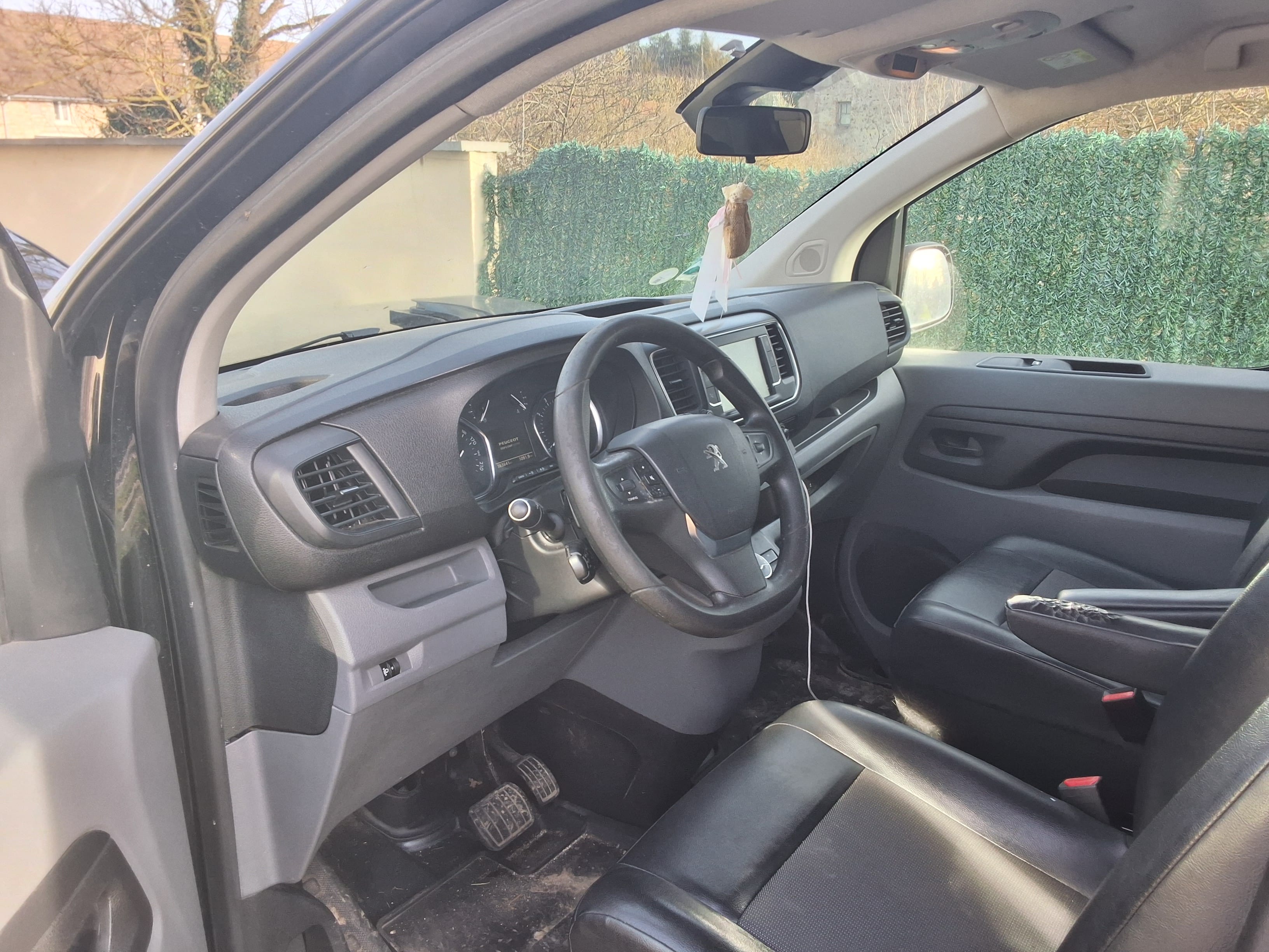 Peugeot Expert 2l hdi 180cv avec GPS