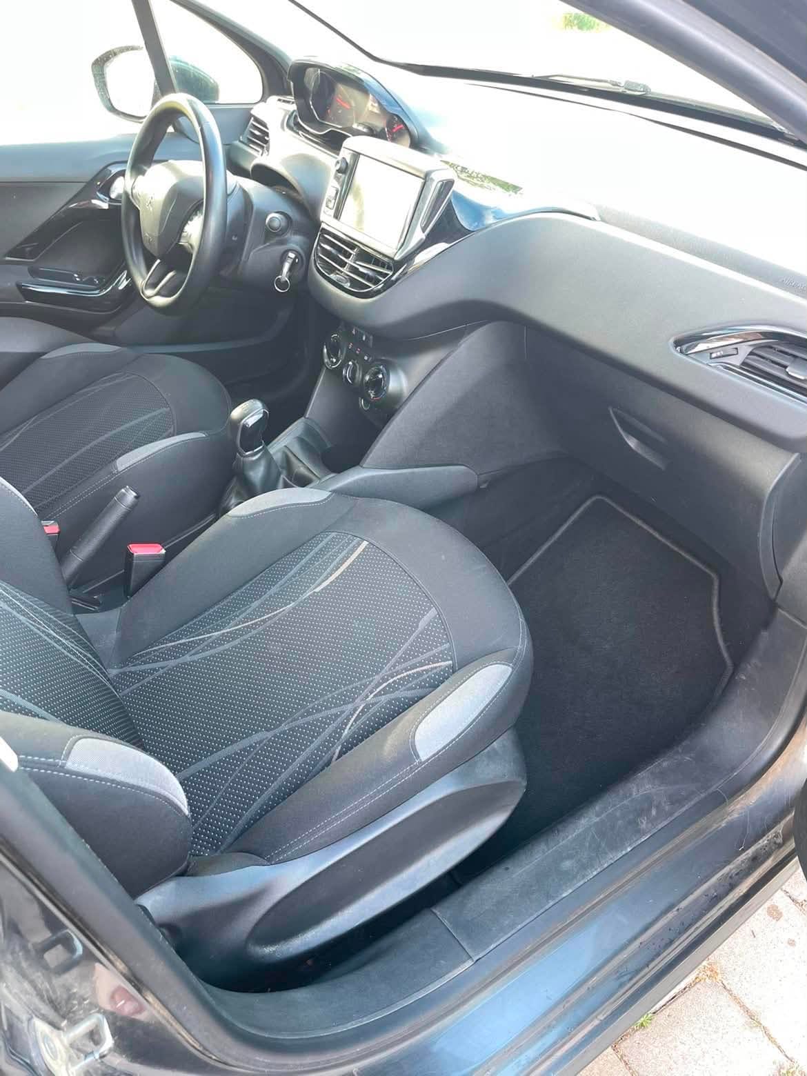 Peugeot 208 avec Climatisation