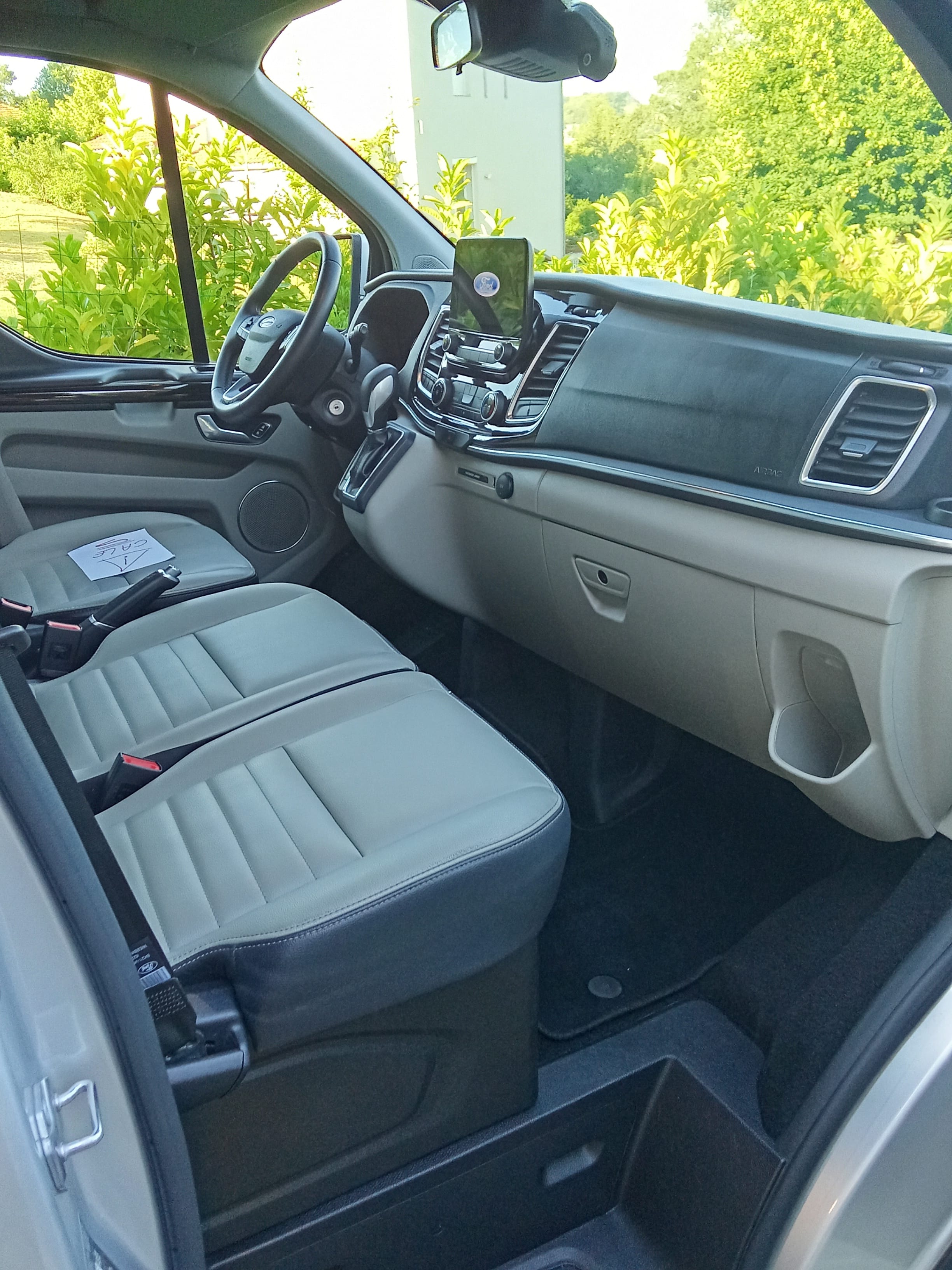 Ford Grand Tourneo avec Siège bébé