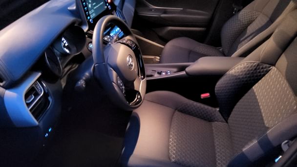 Toyota C-HR 2023 Hybride à Gare de Lyon!