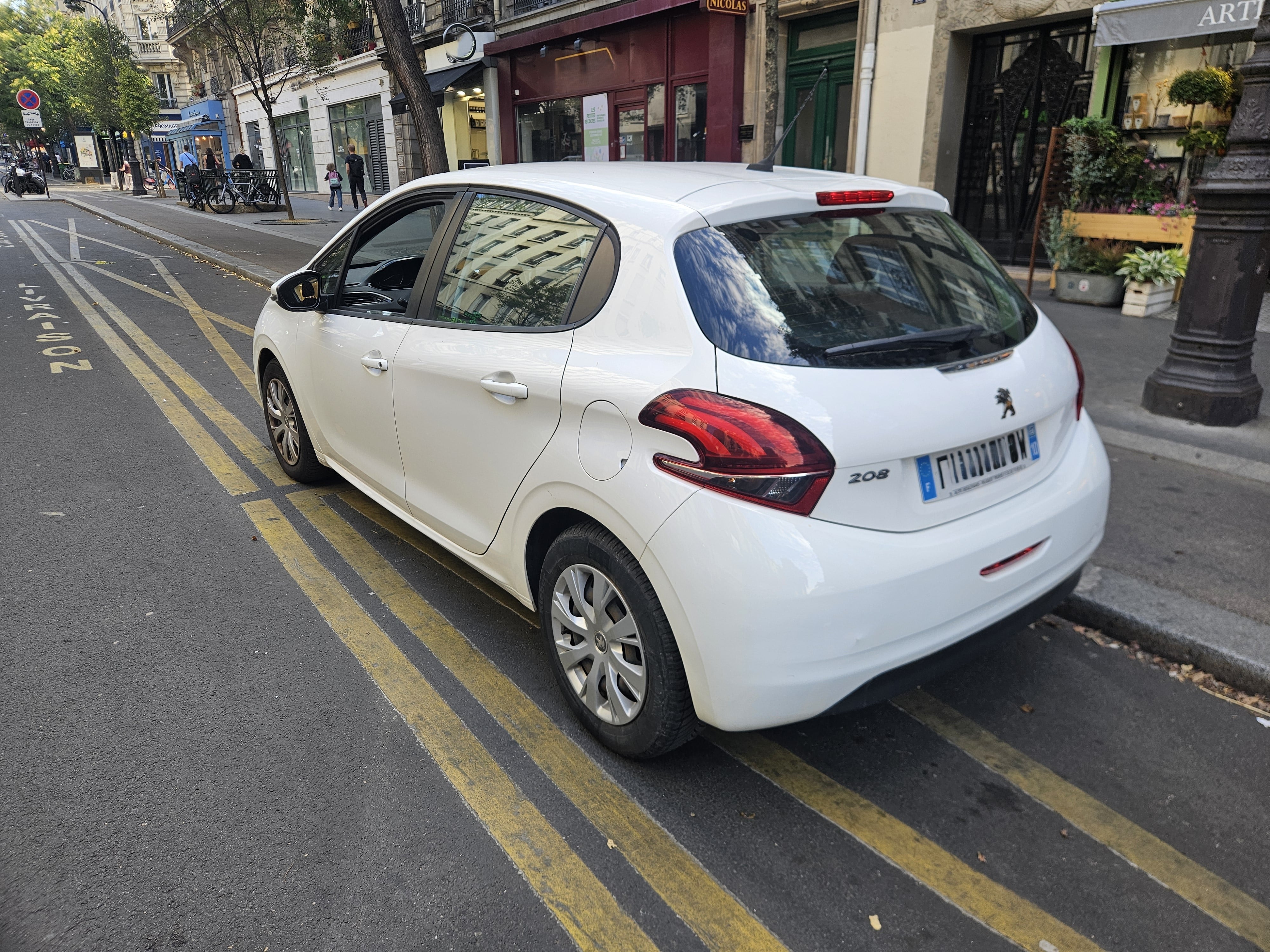 Peugeot 208 Phase II with GPS