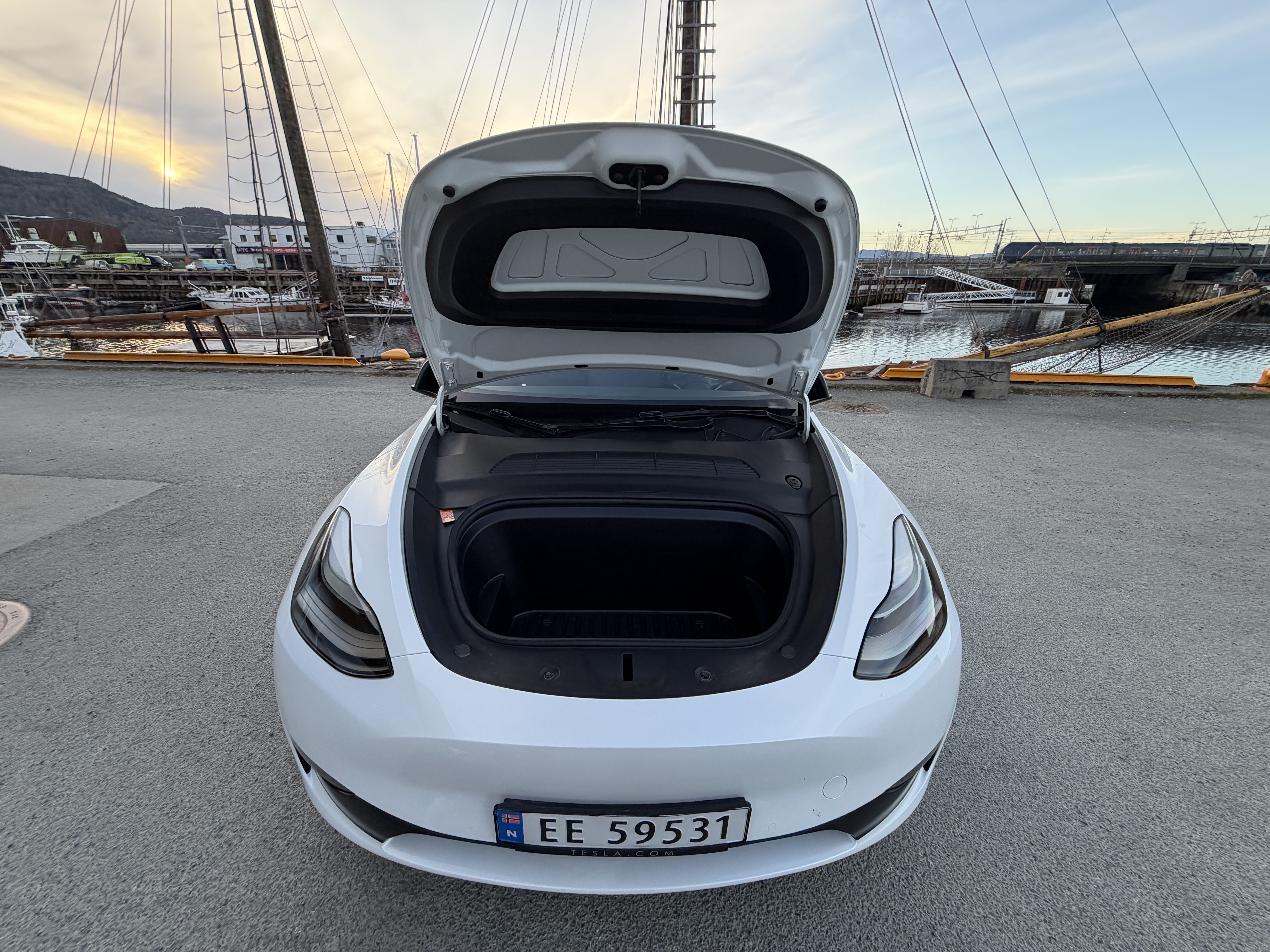 Tesla Model Y Performance med Cruisekontroll