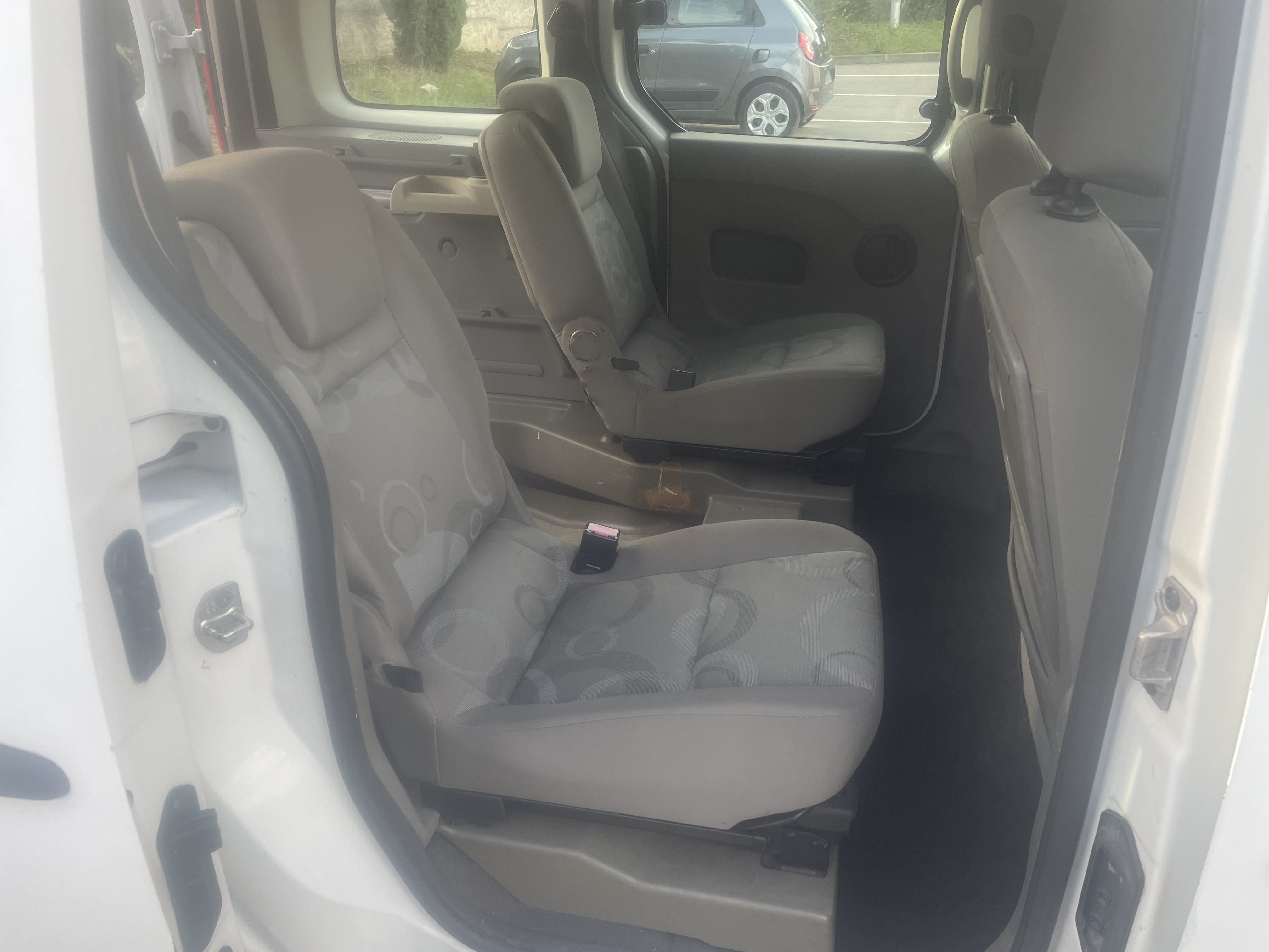 Renault Kangoo  1.5cDi TPMR 4 places + 1 Fauteuil ou 4 places + 3 vélos met Apple CarPlay