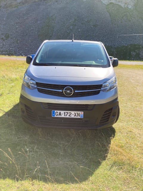 Opel Vivaro Combi avec Entrée audio / iPod