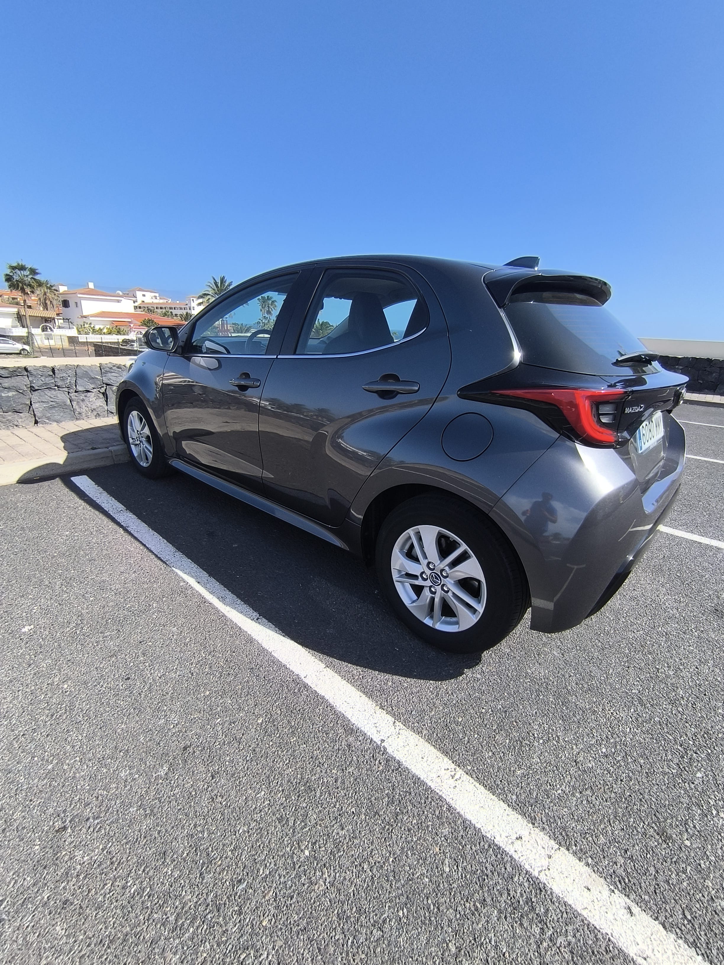 Mazda 2 Hybrido mit Audio-/iPod-Zugang