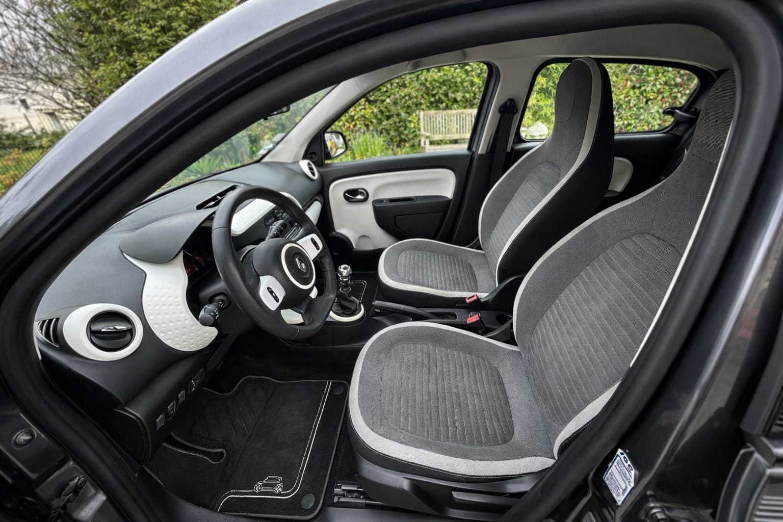 Renault Twingo III  • Clim • Faible conso • Gare