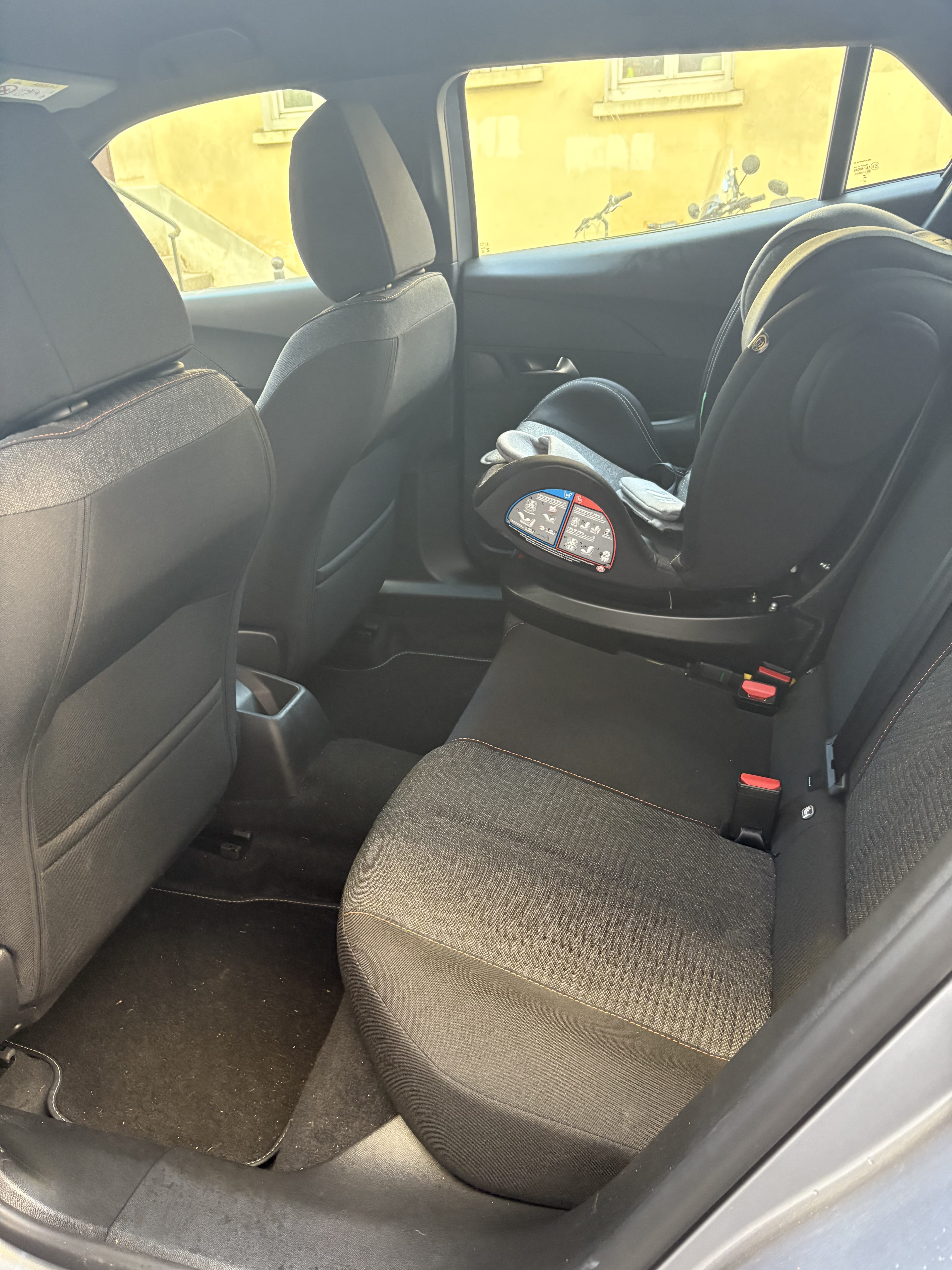 Peugeot 2008 avec Siège bébé