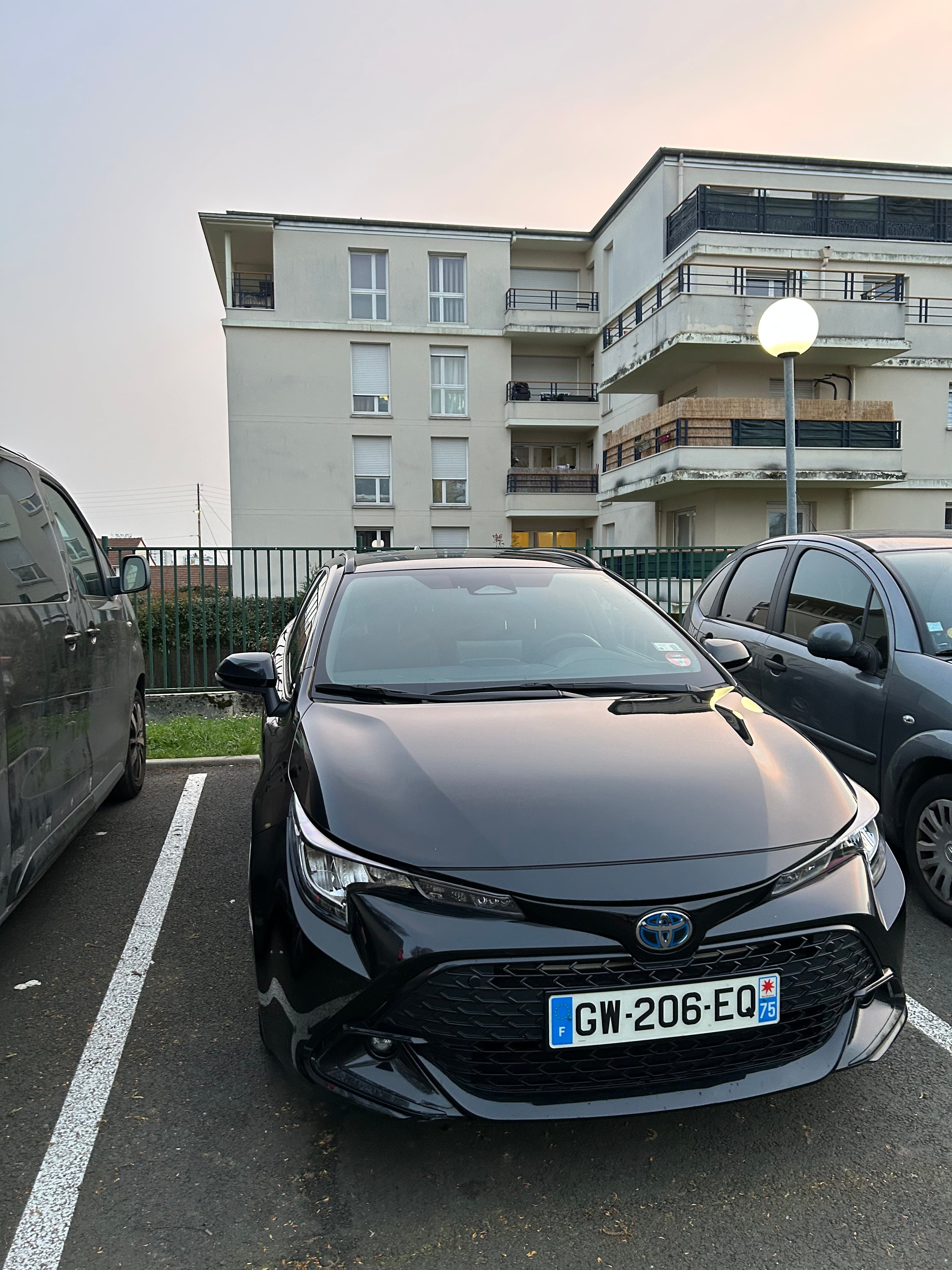 Toyota Corolla Break Hybride, 2024, Essence 95 / Électrique (hybride), automatique