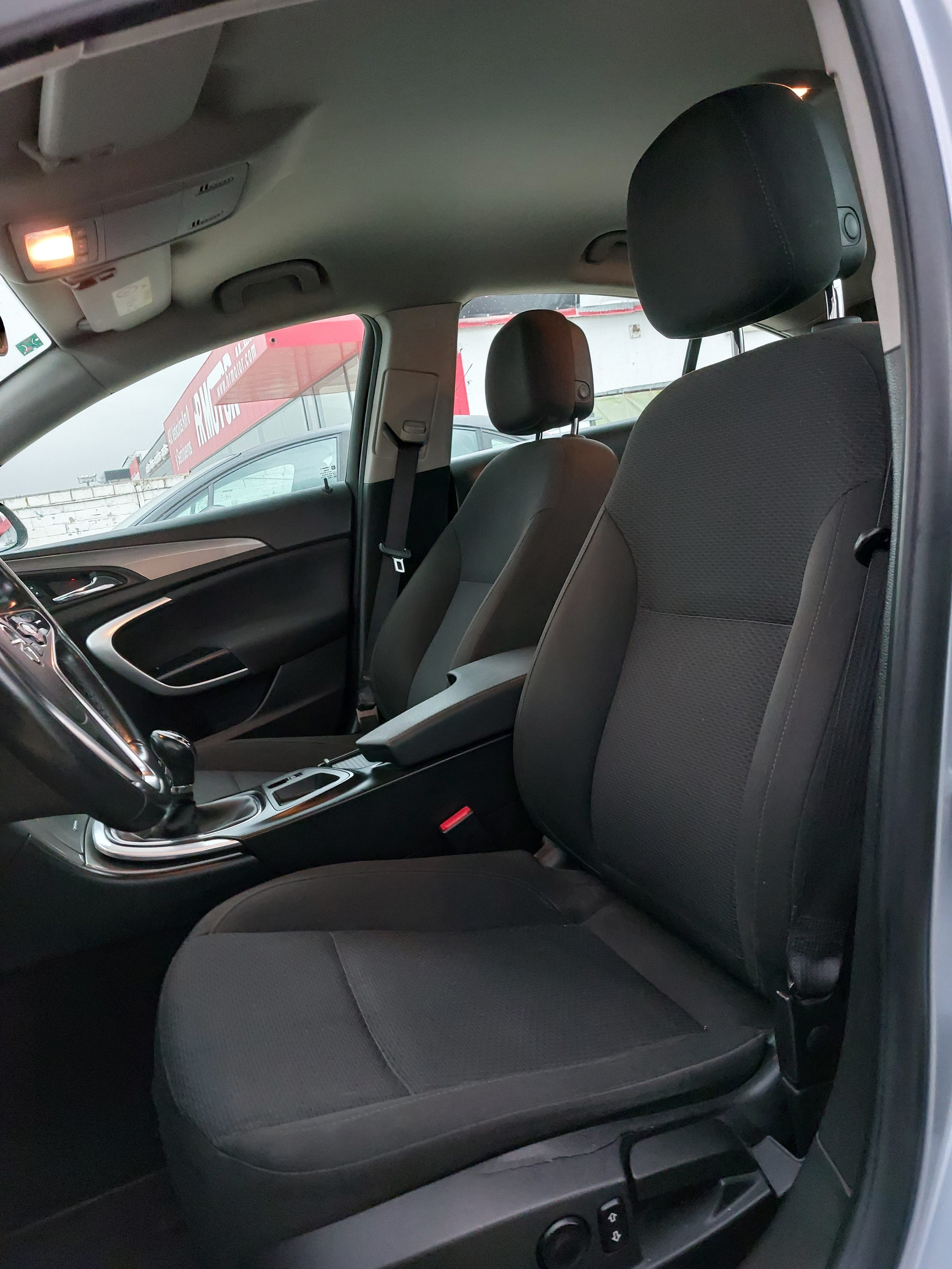 Opel Insignia 2.0cdti 120cv con Entrada de Audio/iPod