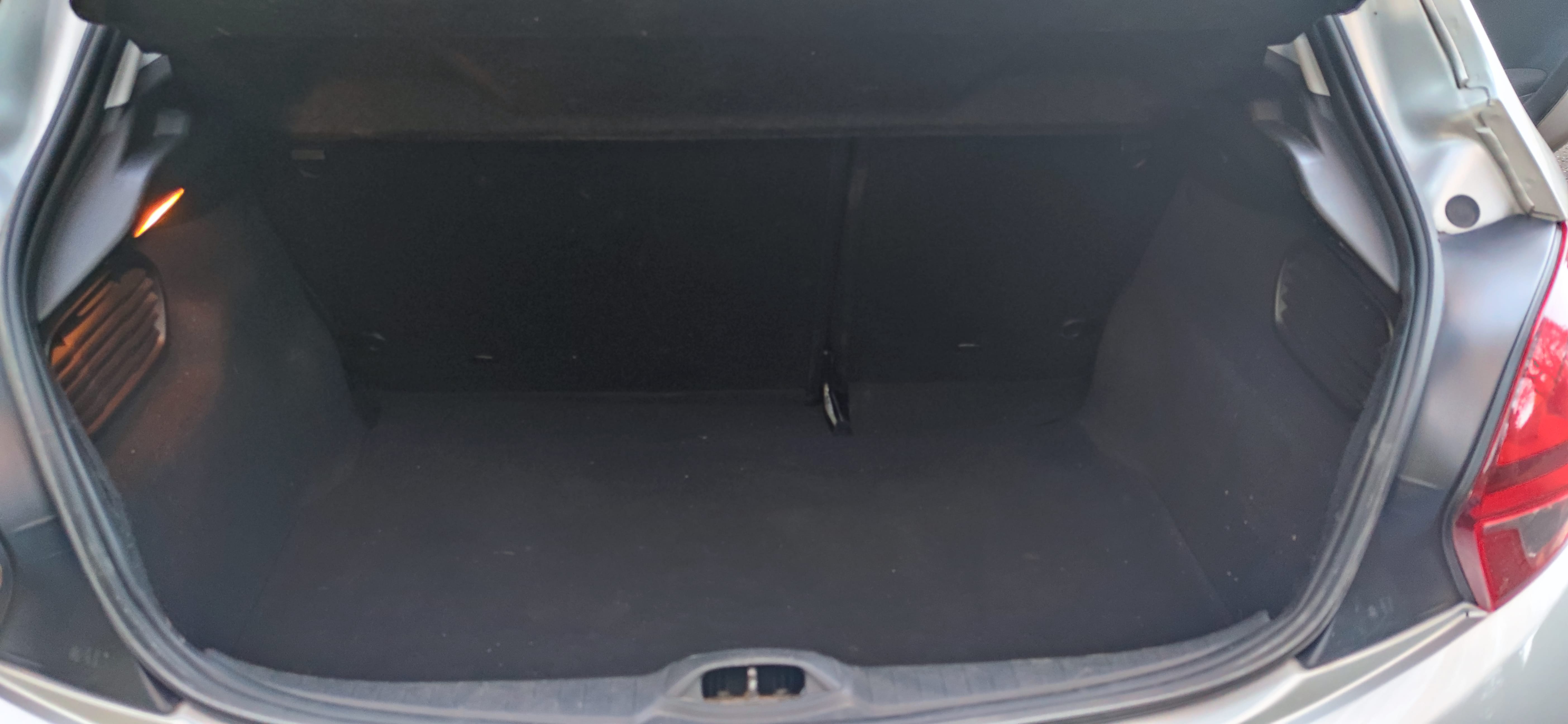 Peugeot 208 avec Entrée audio / iPod