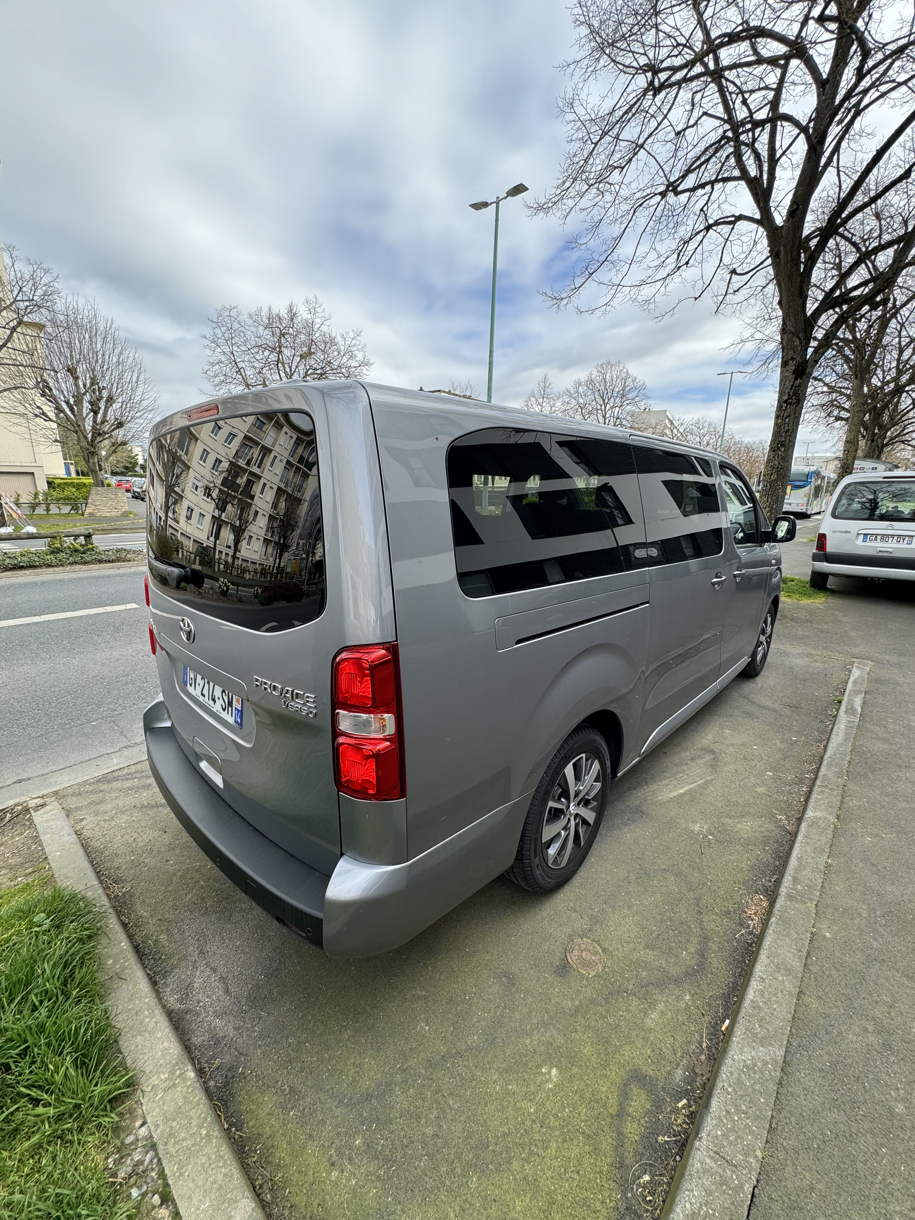 Toyota Proace Verso avec Régulateur de vitesse