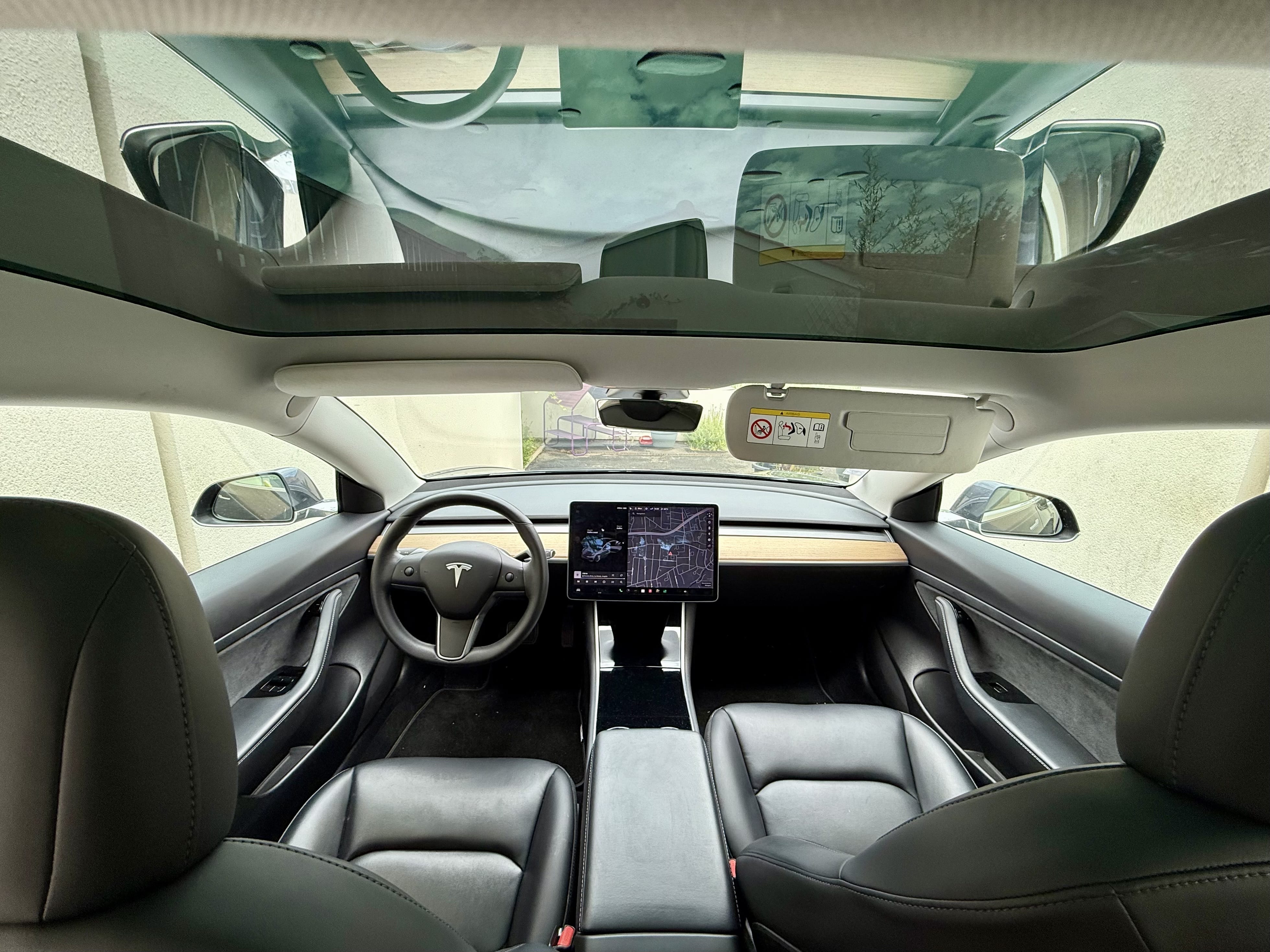 Tesla Model 3 avec GPS