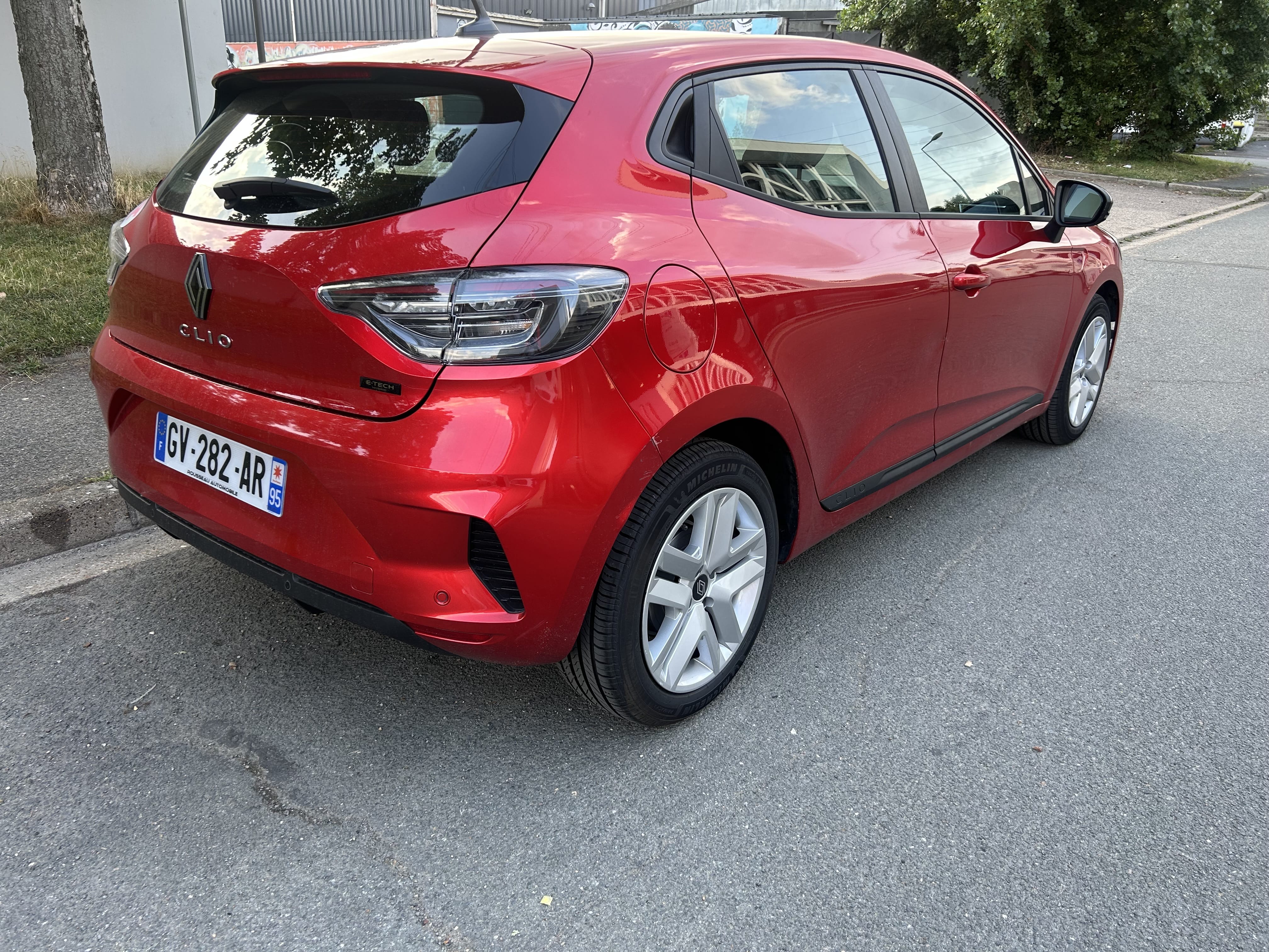 Renault Clio E-tech avec GPS