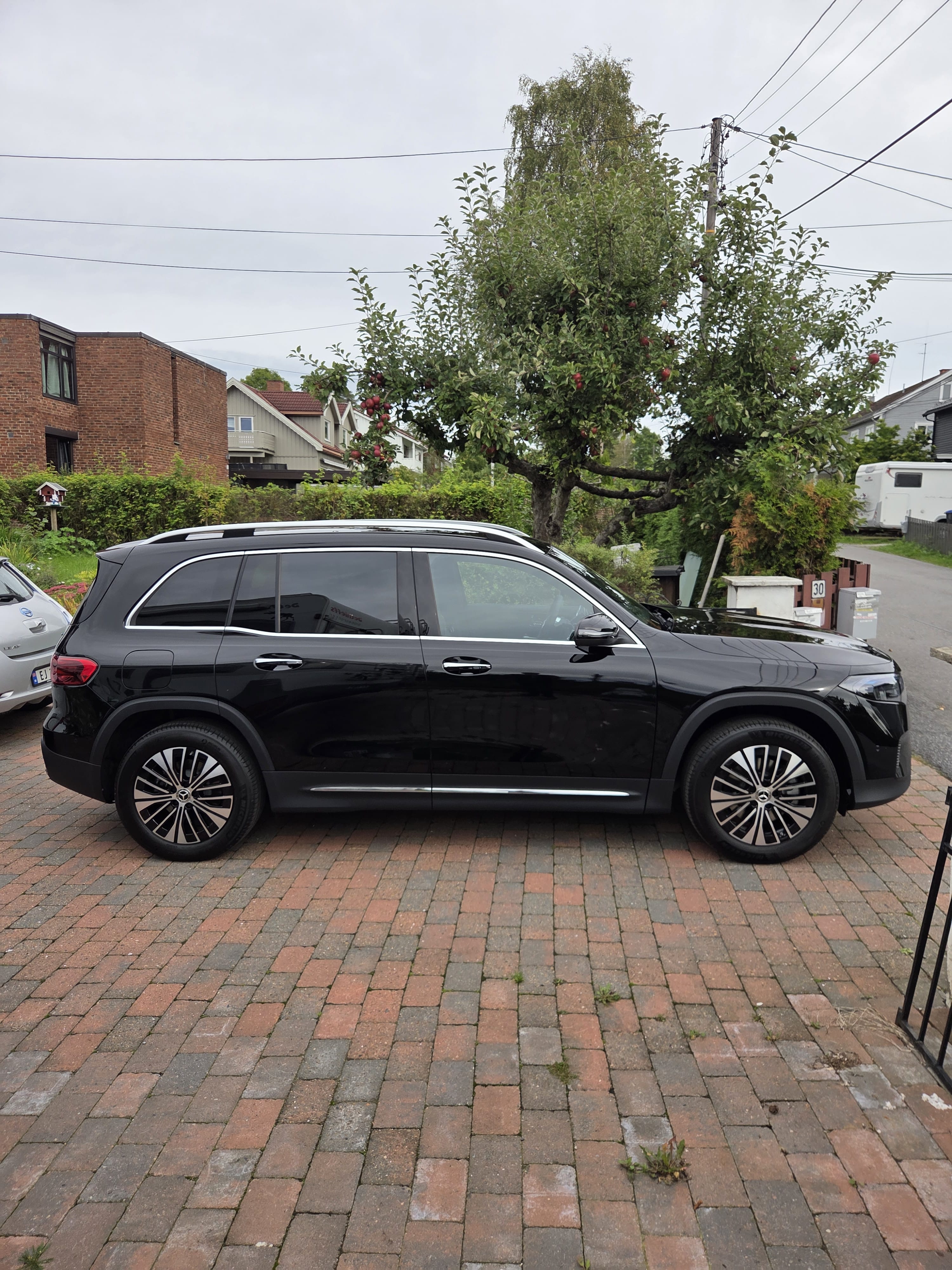 Mercedes-Benz EQB 300 4MATIC med Aircondition