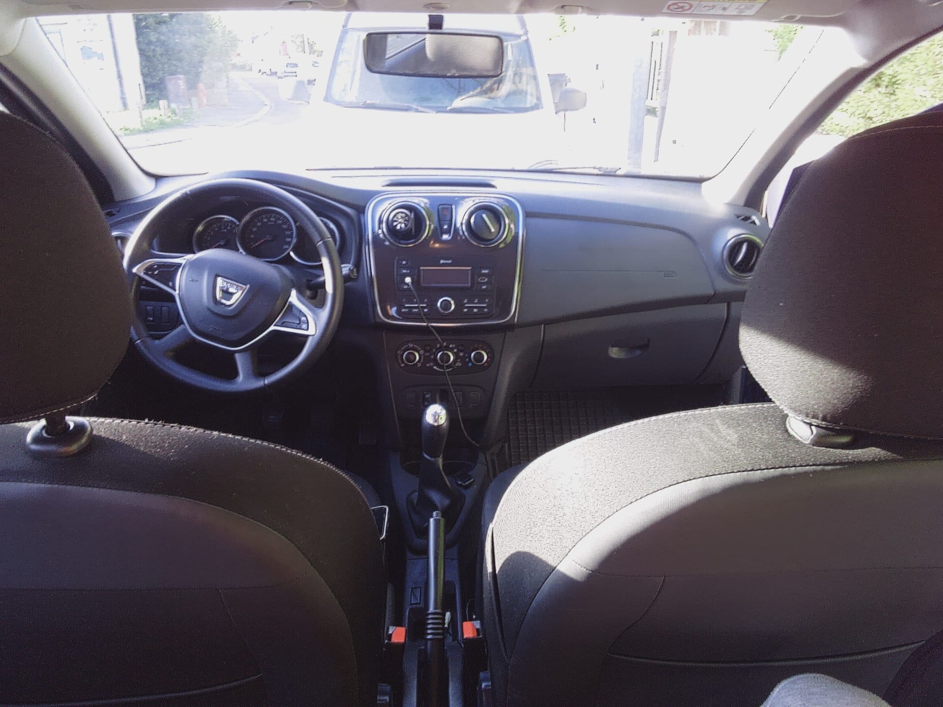 Dacia Sandero avec Siège bébé