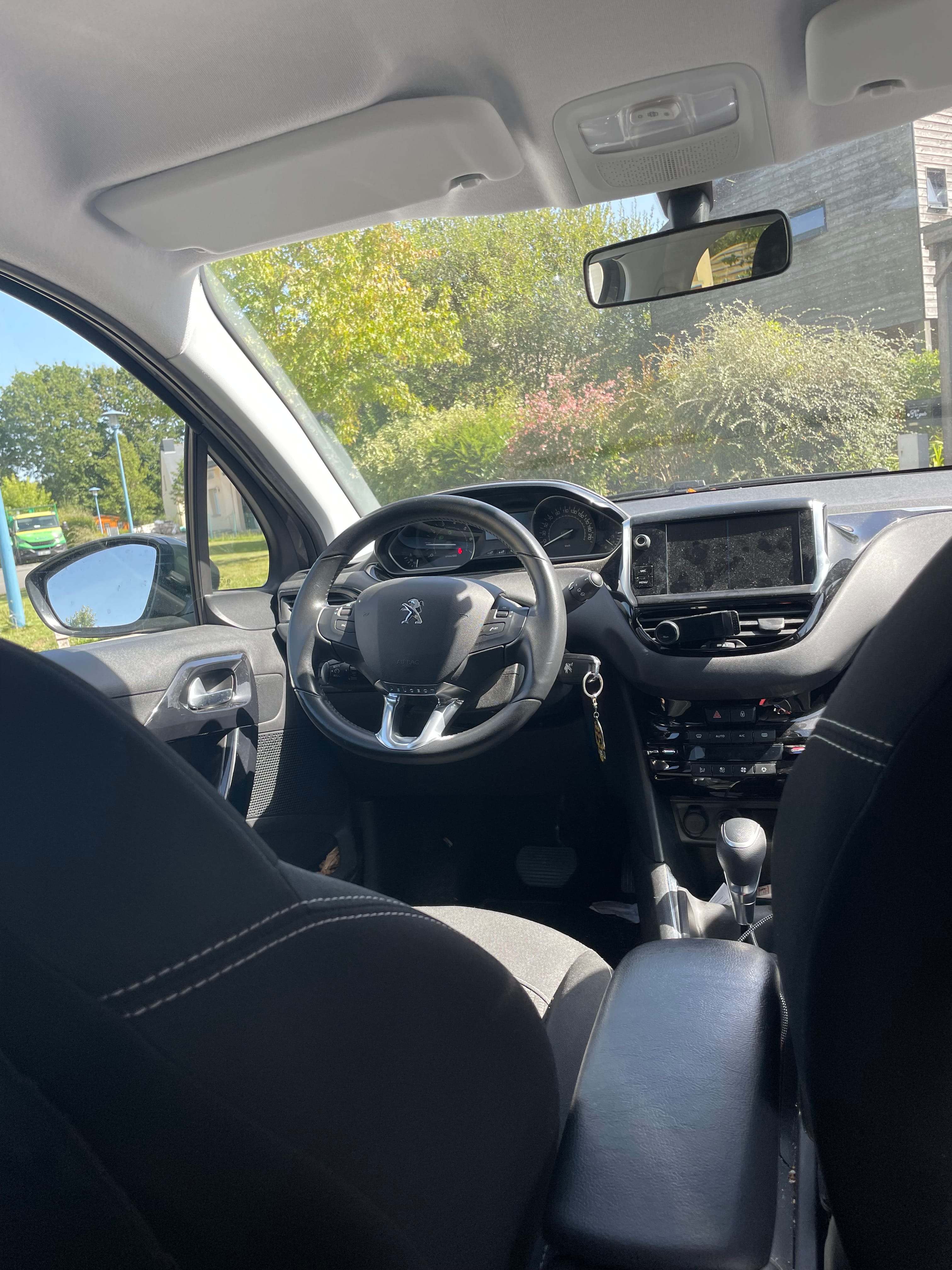 Peugeot 208 avec Siège bébé