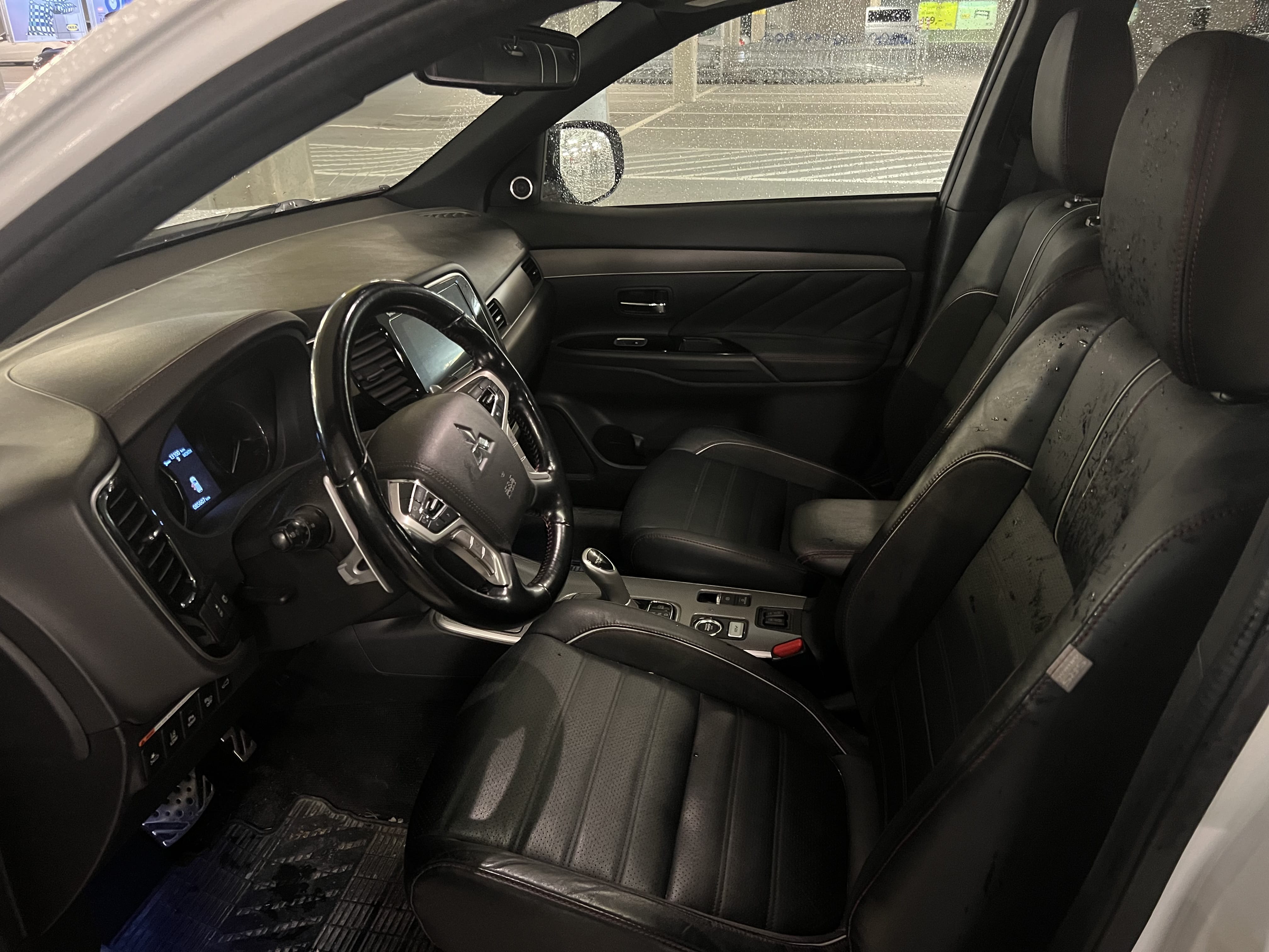 Mitsubishi Outlander PHEV SEL med Firehjulstrekk