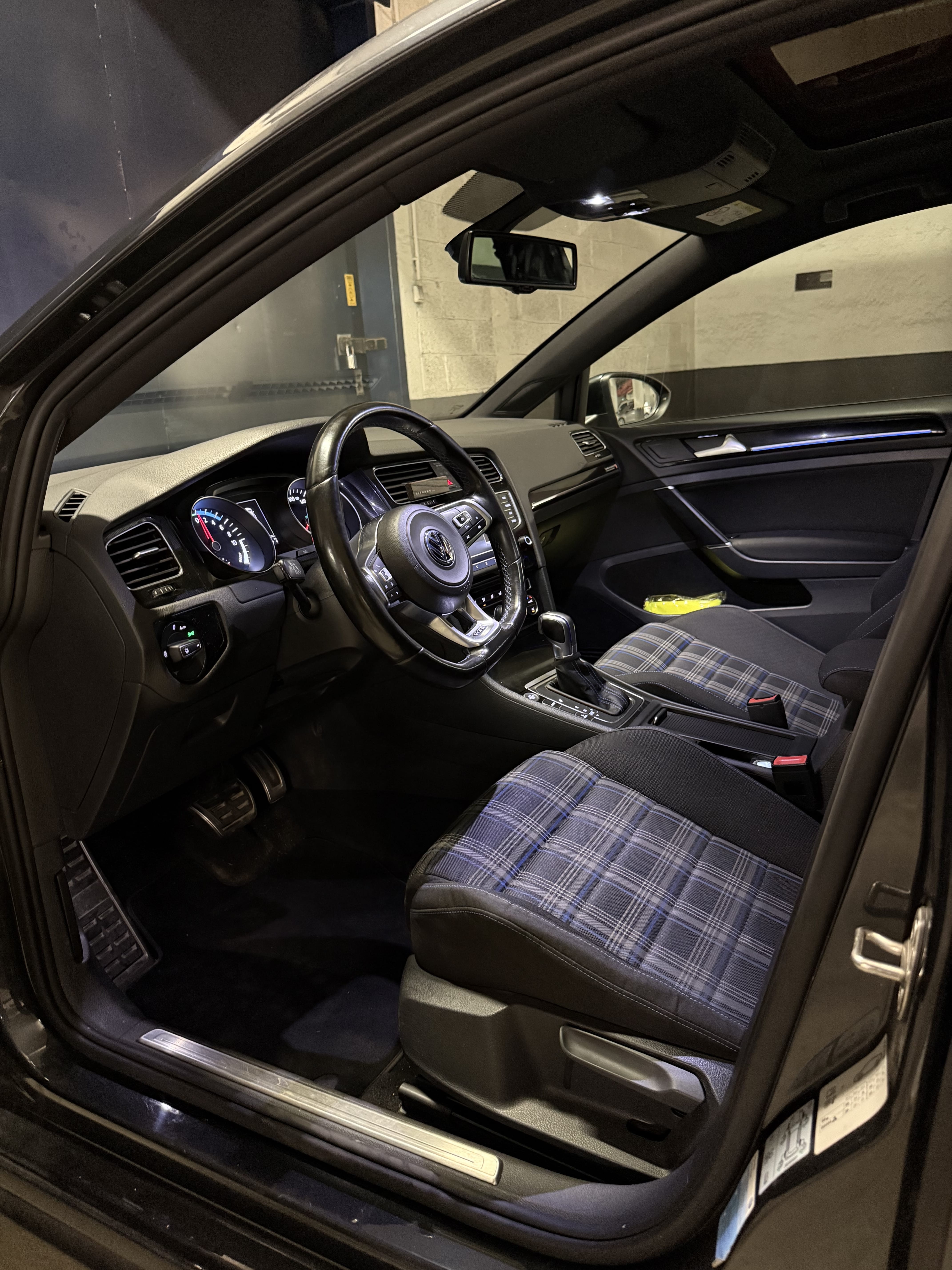 Volkswagen Golf GTE with Bluetooth audio