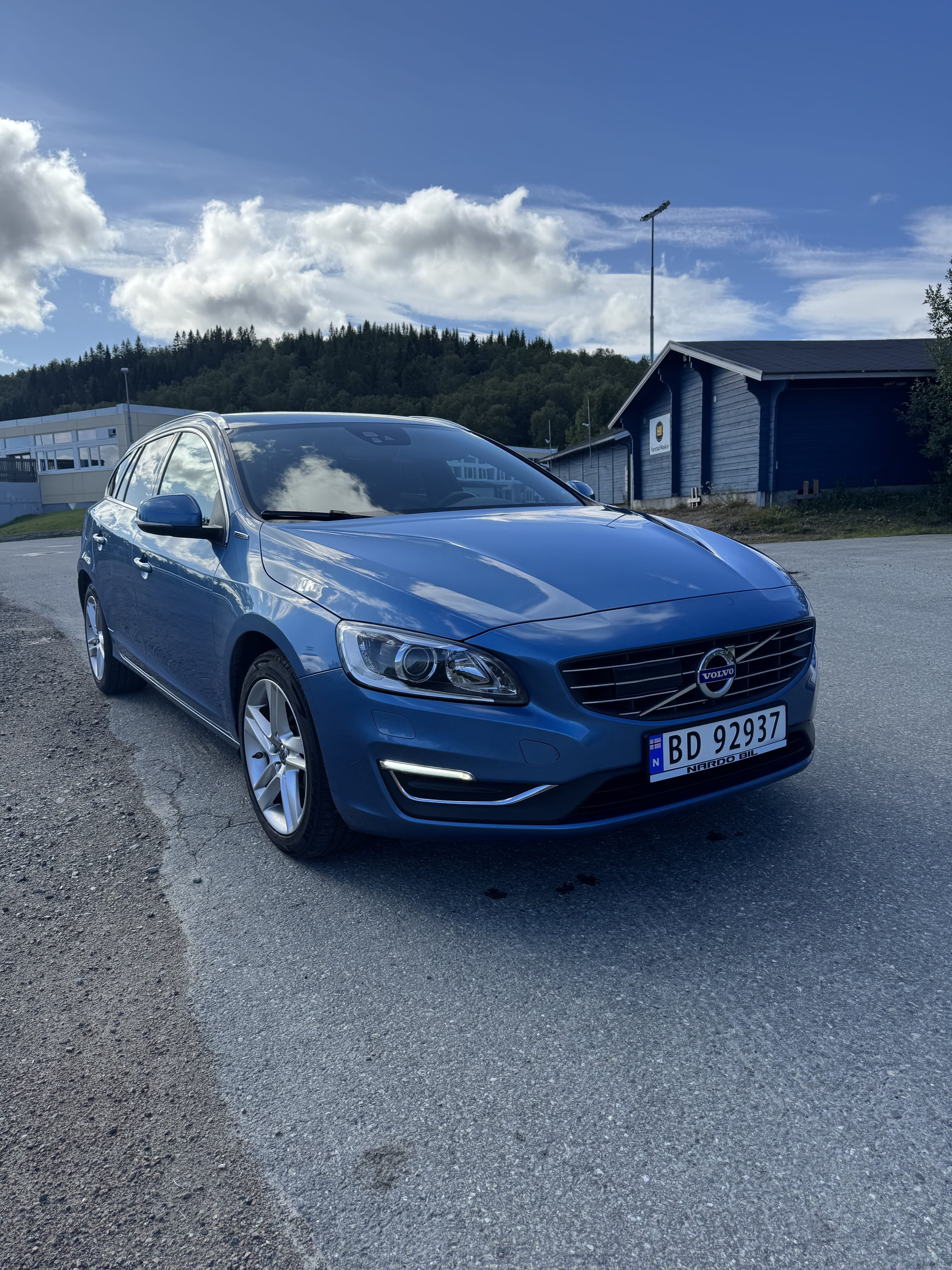 Volvo V60 Plug-in Hybrid, 2015, Diesel / Elektrisk (hybrid), automatisk