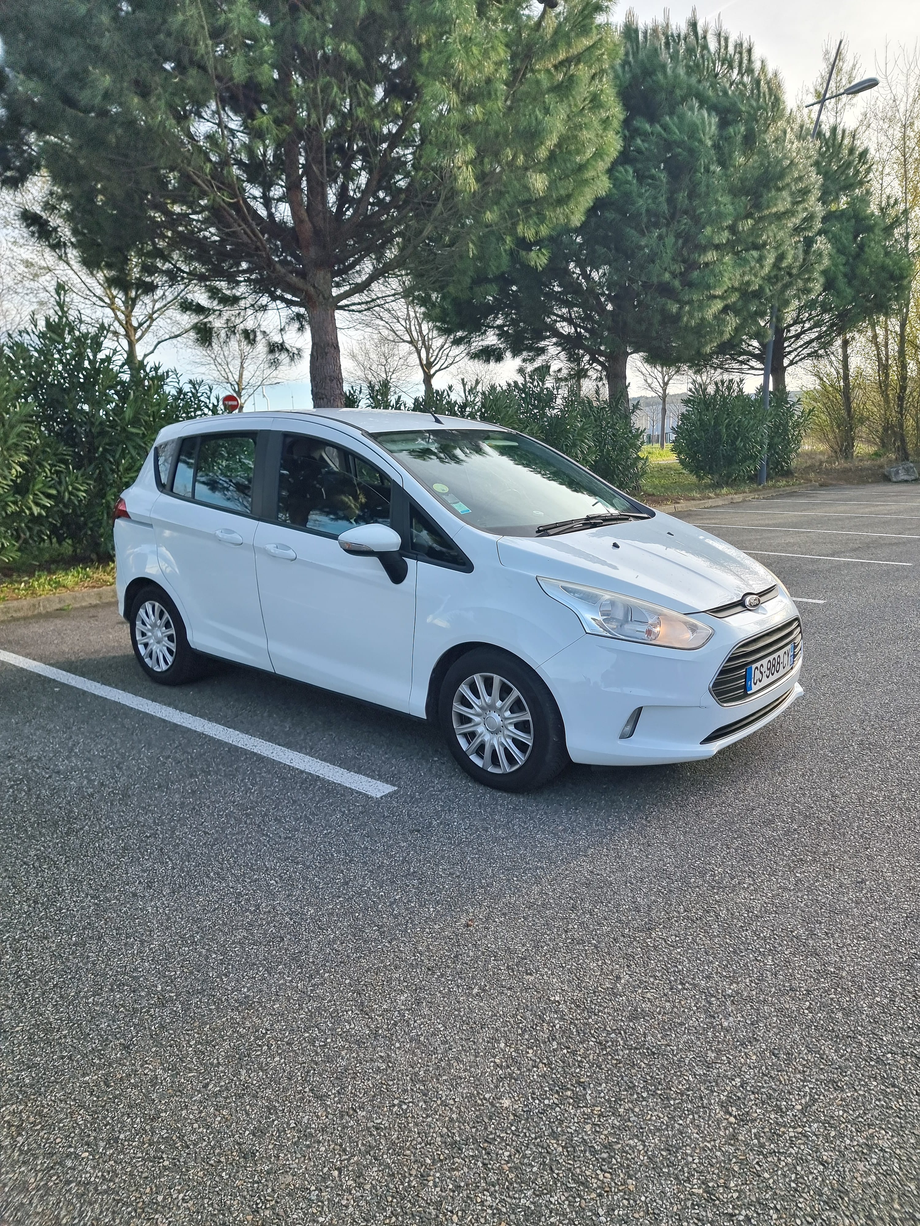 Ford B-Max avec Entrée audio / iPod