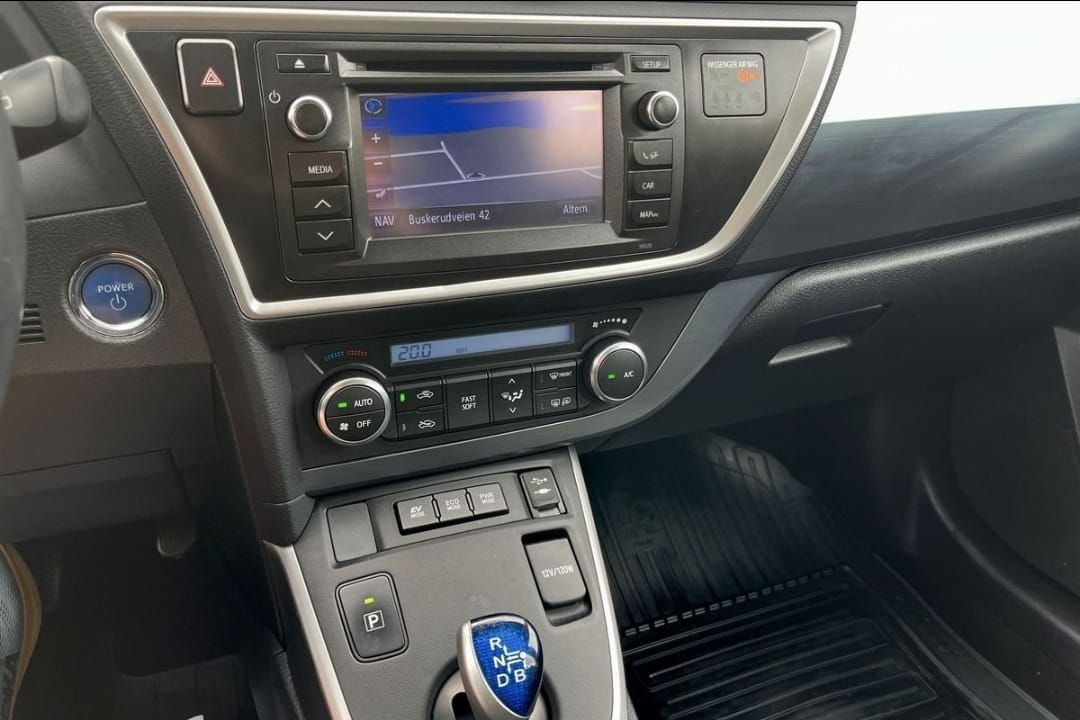 Toyota Auris Hybrid Automatic med Babysete