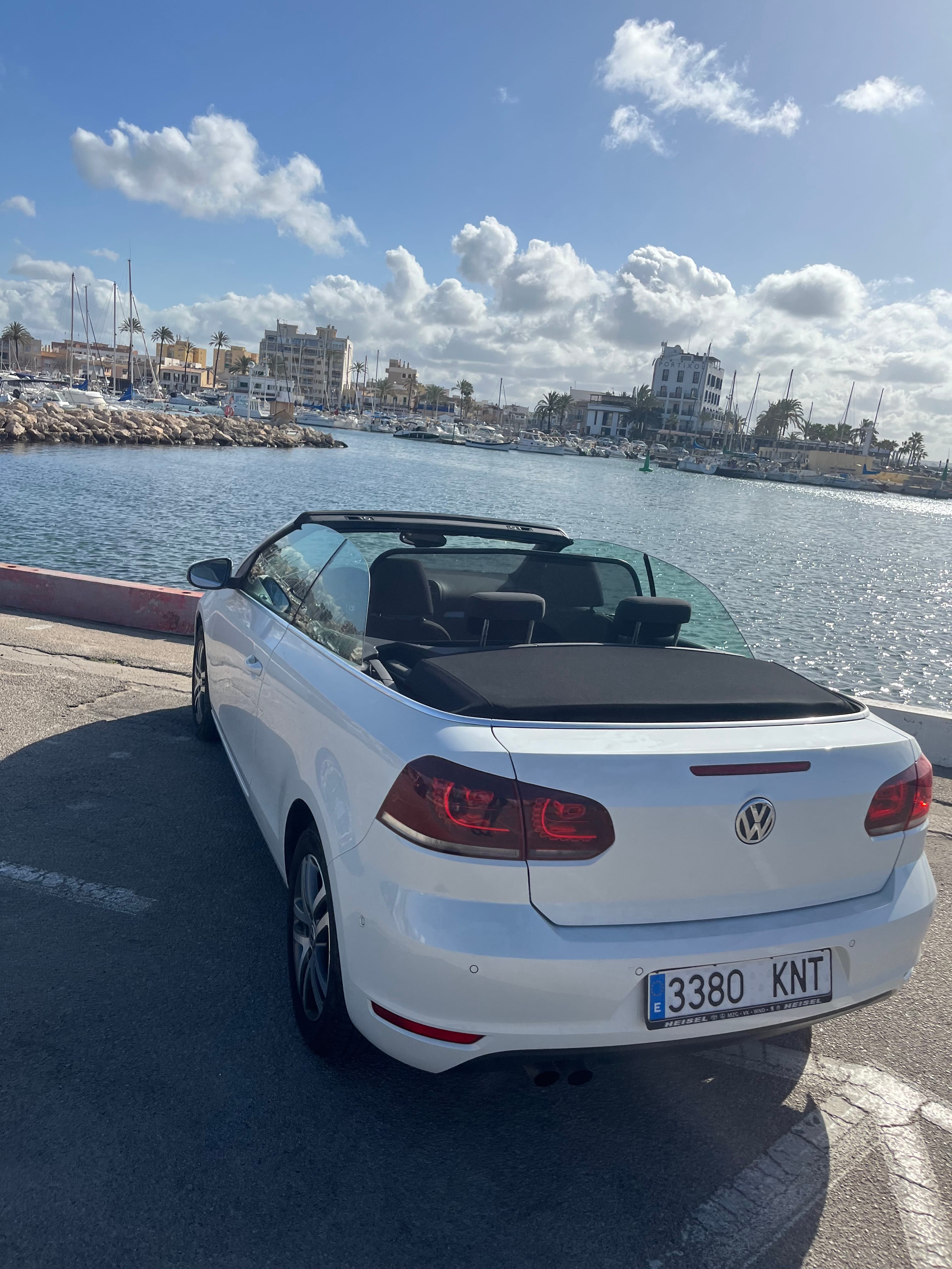 Volkswagen Golf Cabriolet con Puertos de carga USB