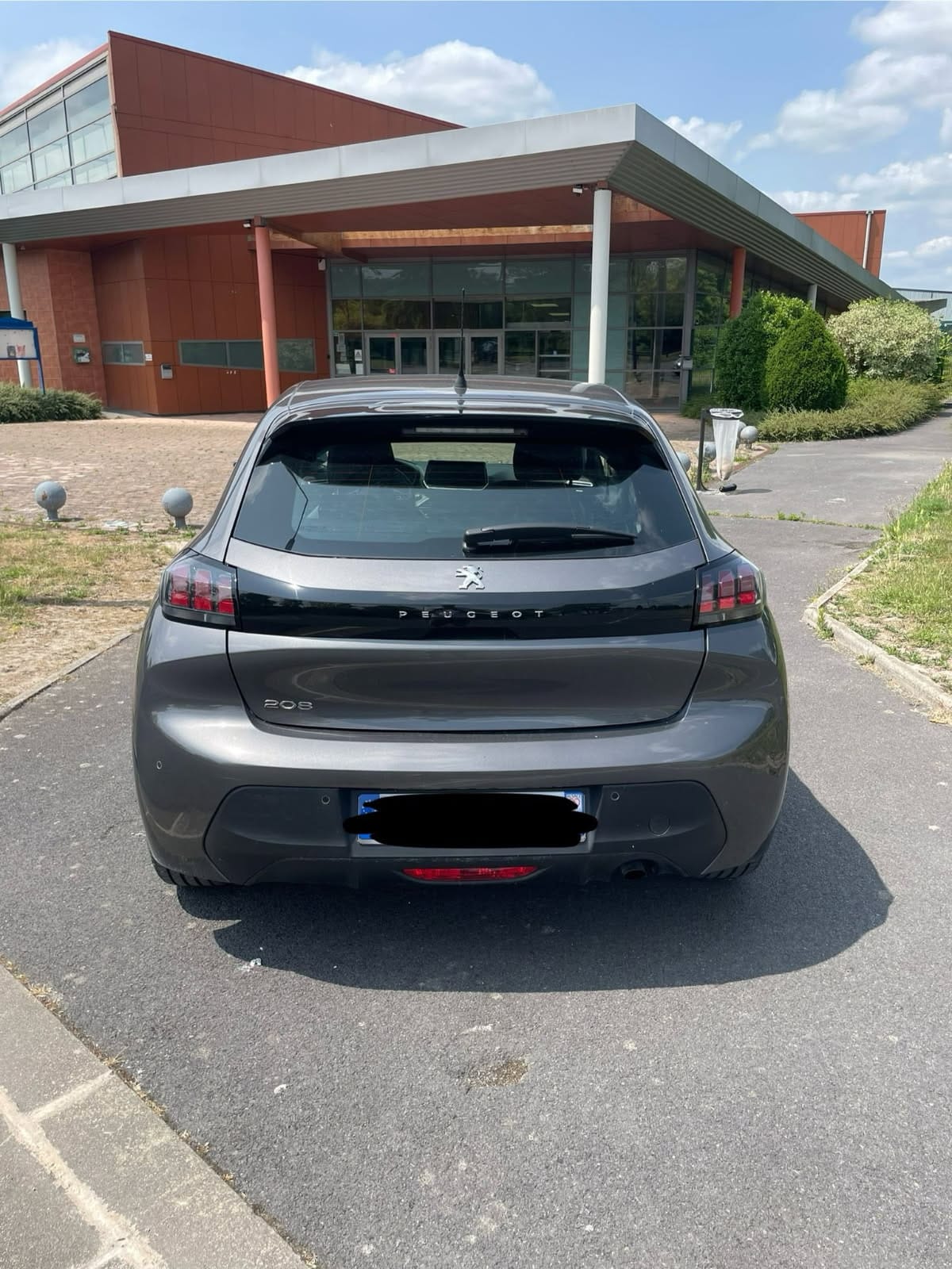 Peugeot 208 with Baby seat