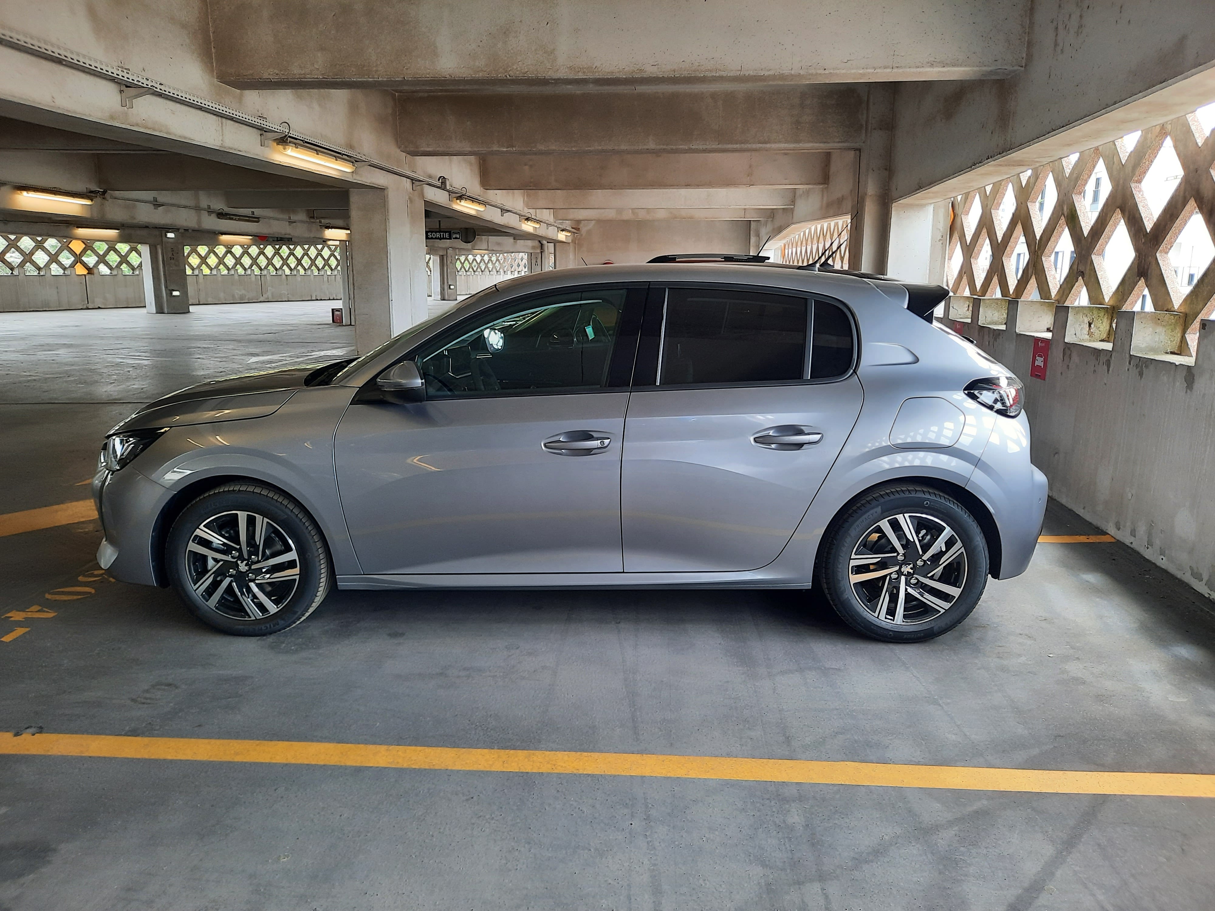 Peugeot 208 -BVA-1.2-Essence-066 avec Climatisation