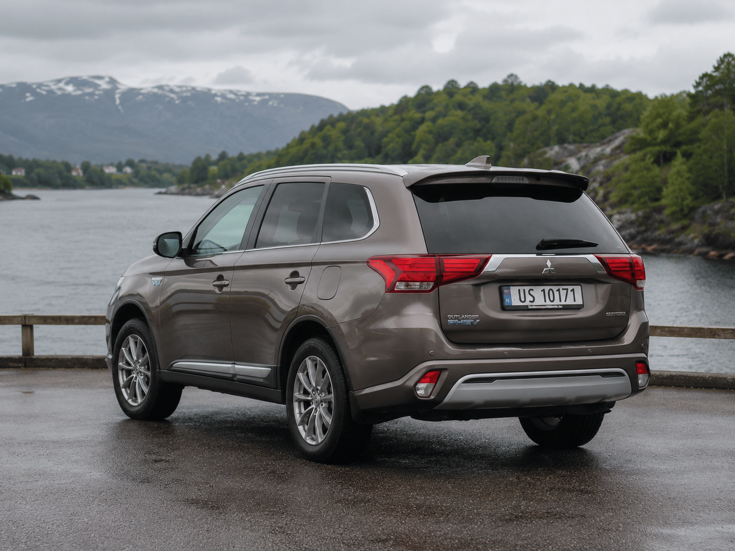 Mitsubishi Outlander PHEV MOTION med Ryggekamera